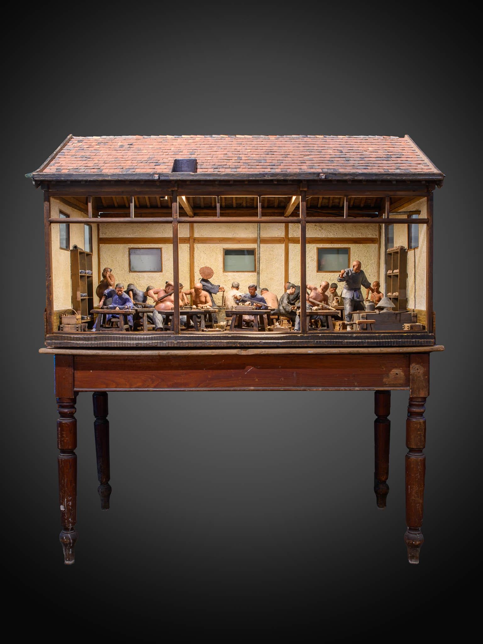 Chinesisches workshop-geschliffenes Modell des 19. Jahrhunderts mit 17 polychromierten Figuren. Weltausstellung im Angebot 1