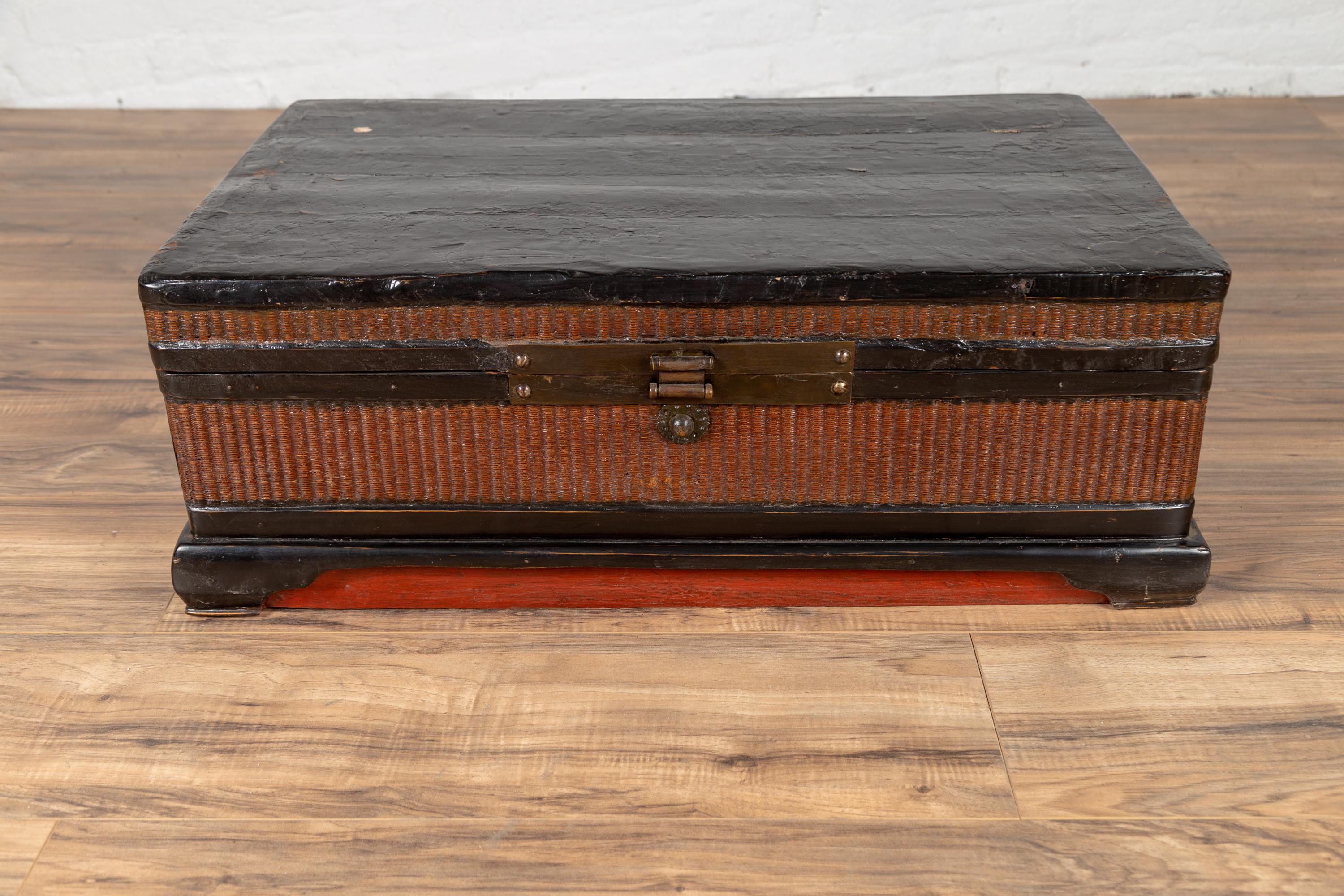 Lacquered Chinese 1900s Wooden Treasure Chest with Rattan Accents and Dark Brass Hardware For Sale