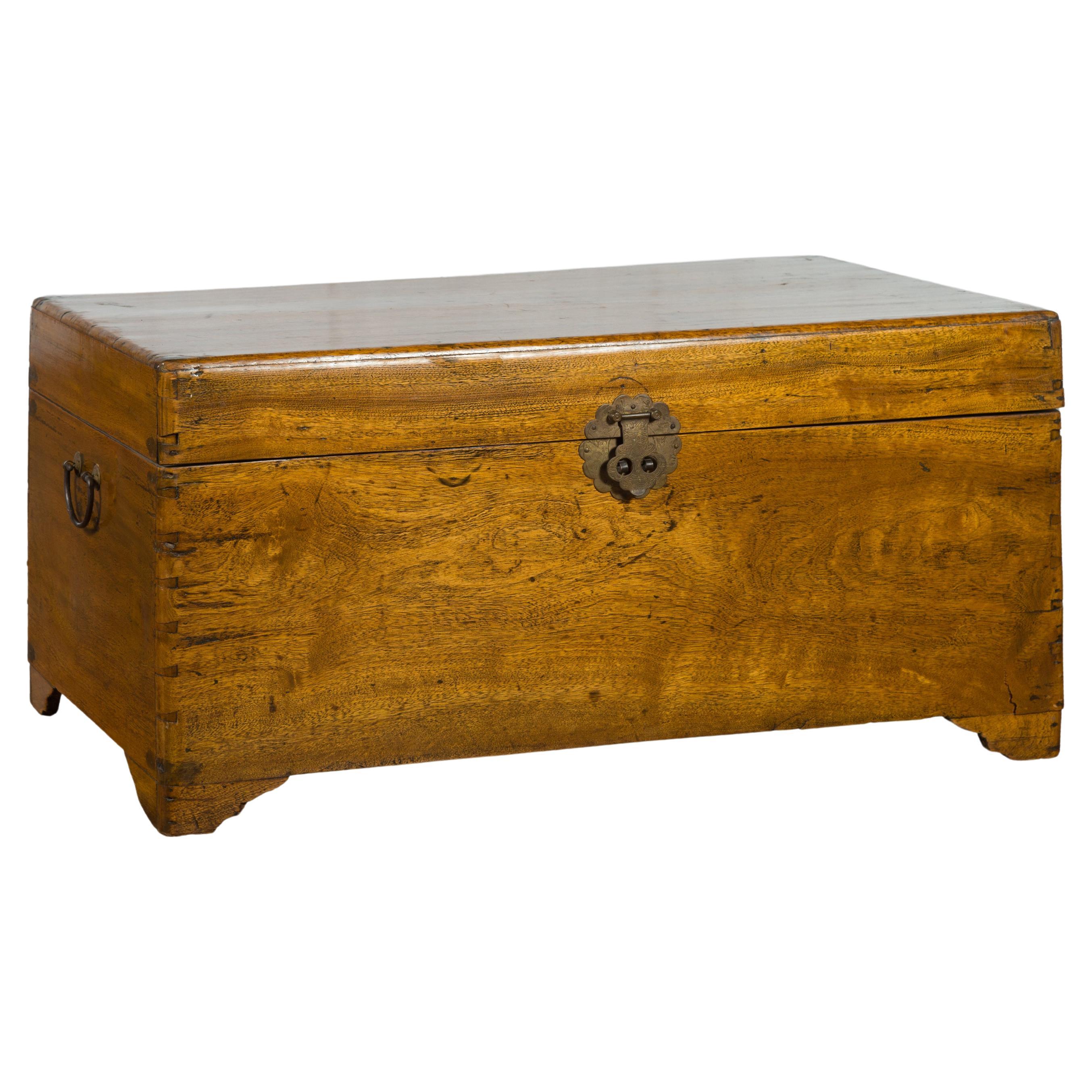 Chinese 1920s Camphor Wood Blanket Chest with Brass Hardware and Natural Patina For Sale
