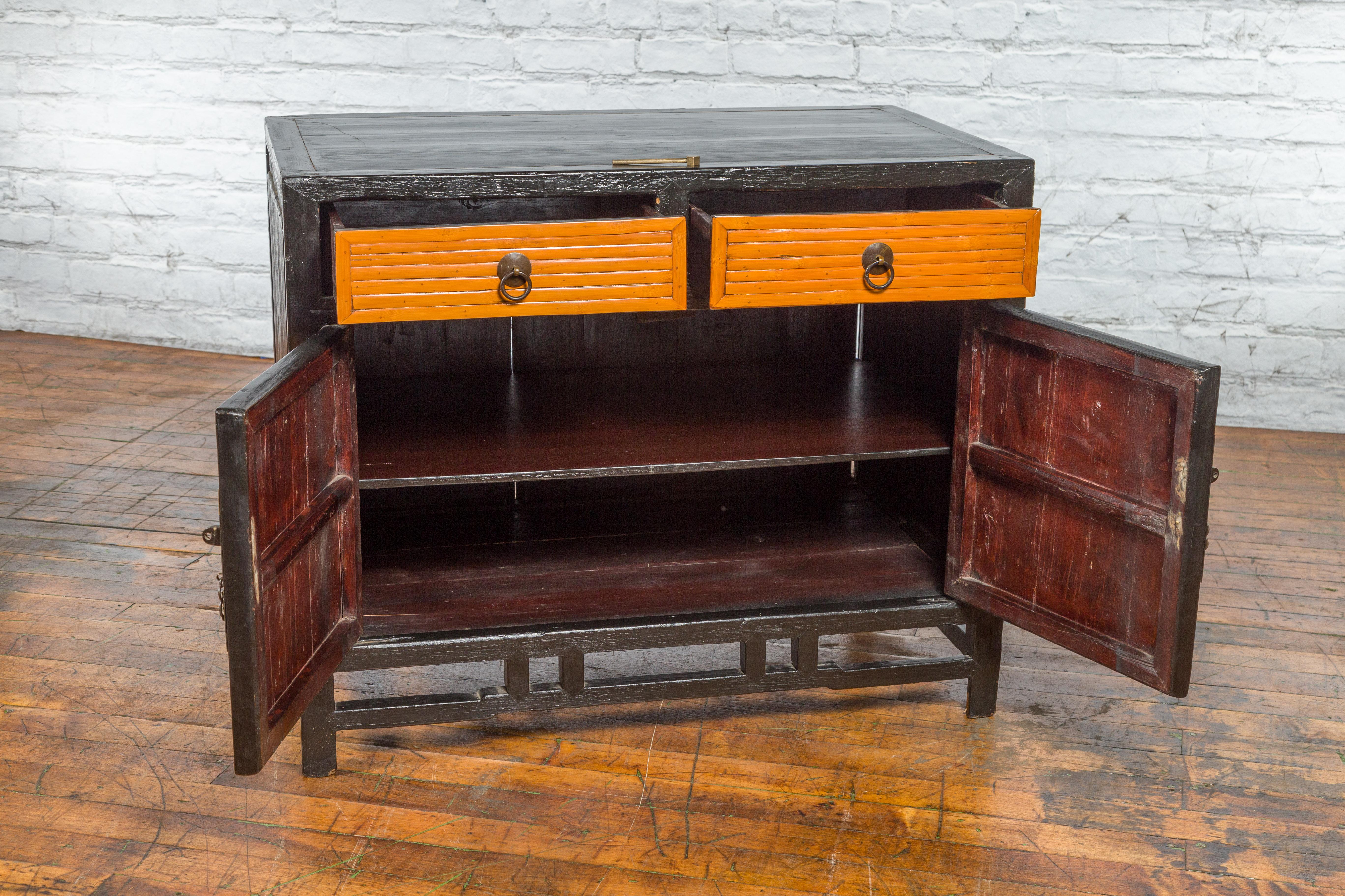 Chinese 1930s Art Deco Black Lacquer Two-Toned Side Cabinet with Bamboo Design For Sale 6