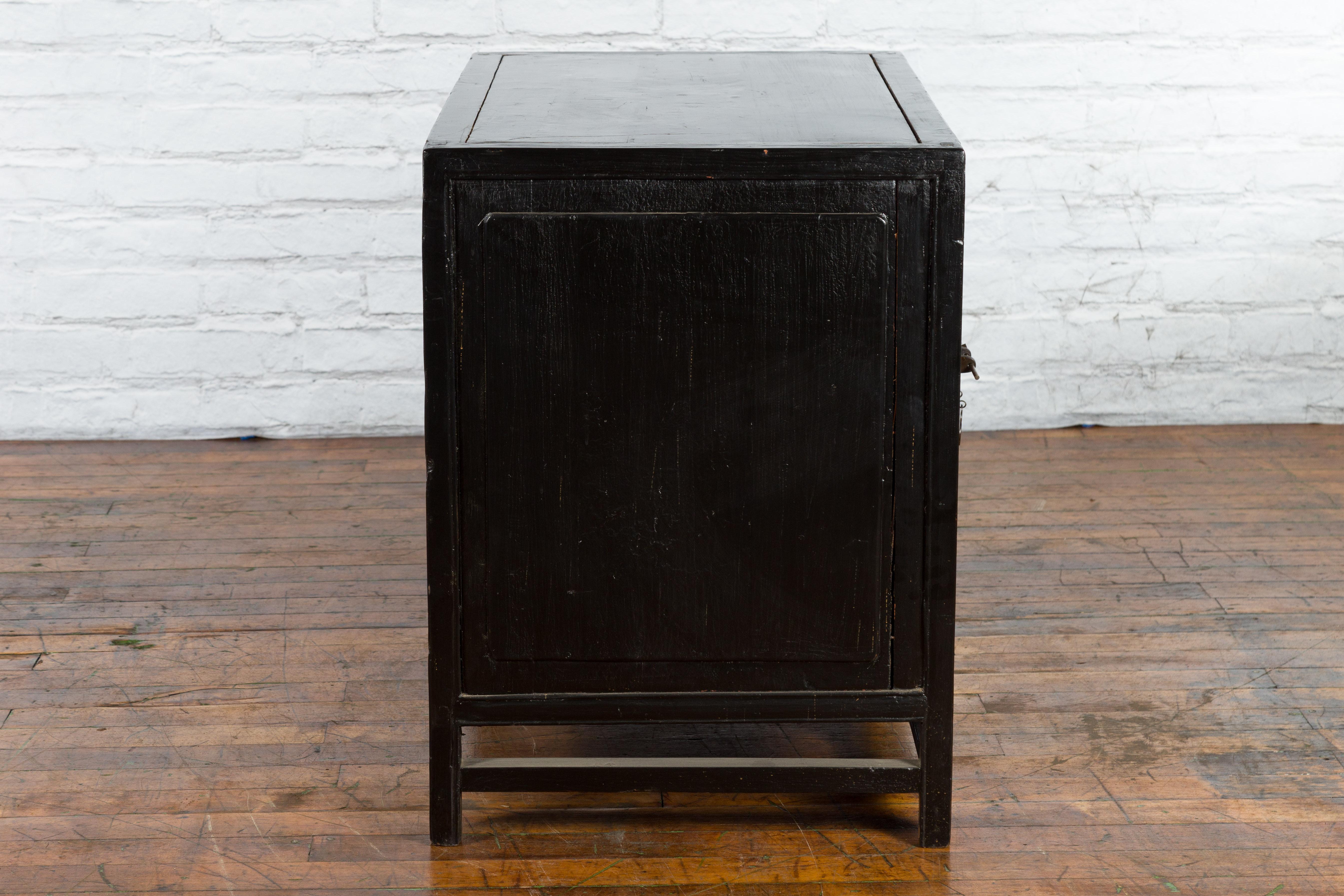 Chinese 1930s Art Deco Black Lacquer Two-Toned Side Cabinet with Bamboo Design For Sale 7