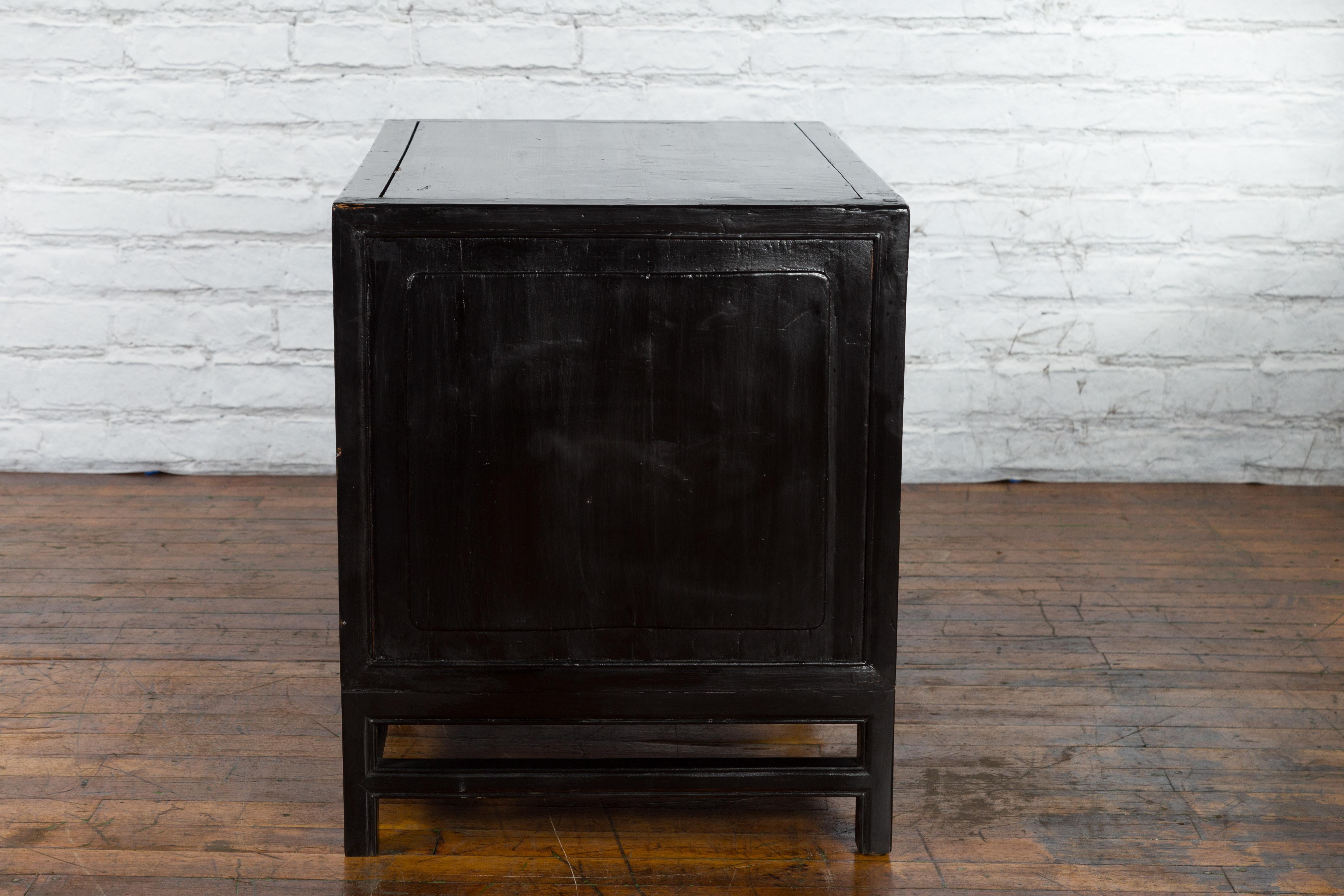 Chinese 1930s Art Deco Black Lacquer Two-Toned Side Cabinet with Bamboo Design For Sale 9