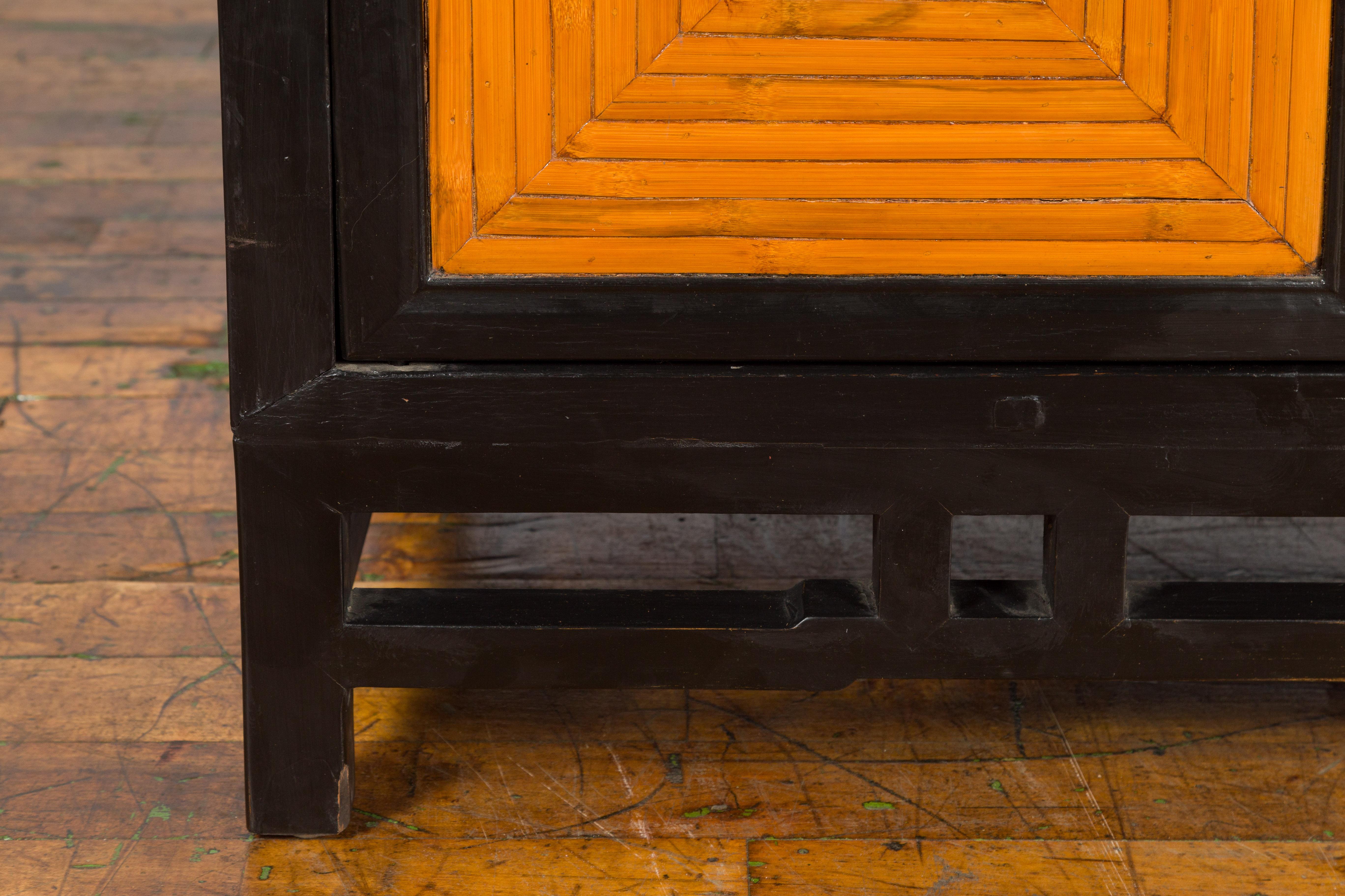 Chinese 1930s Art Deco Black Lacquer Two-Toned Side Cabinet with Bamboo Design For Sale 1