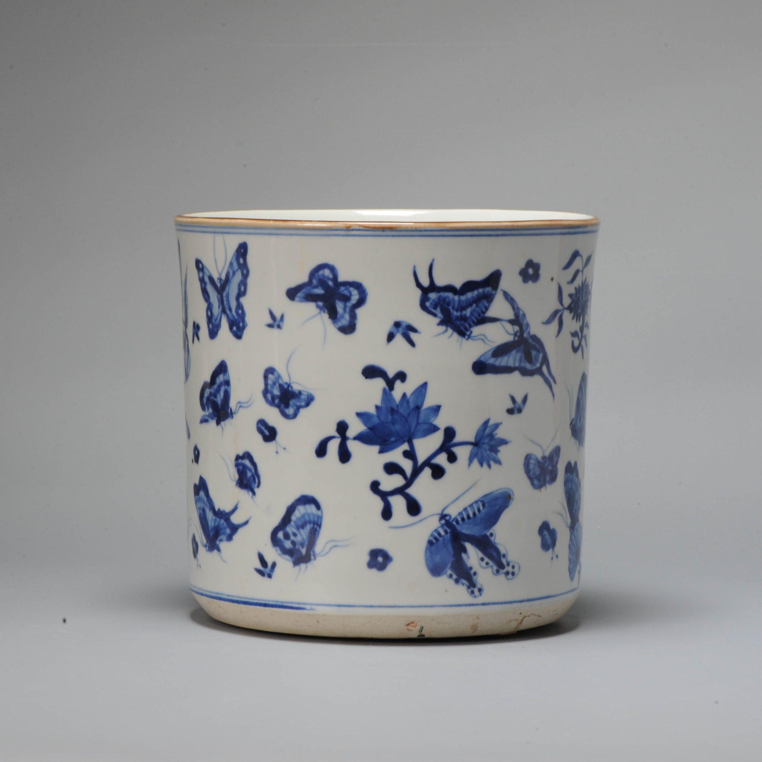 Chinese 19C Bleu de Hue Bitong Butterflies Flowers Cobalt Blue Vietnamese In Good Condition For Sale In Amsterdam, Noord Holland