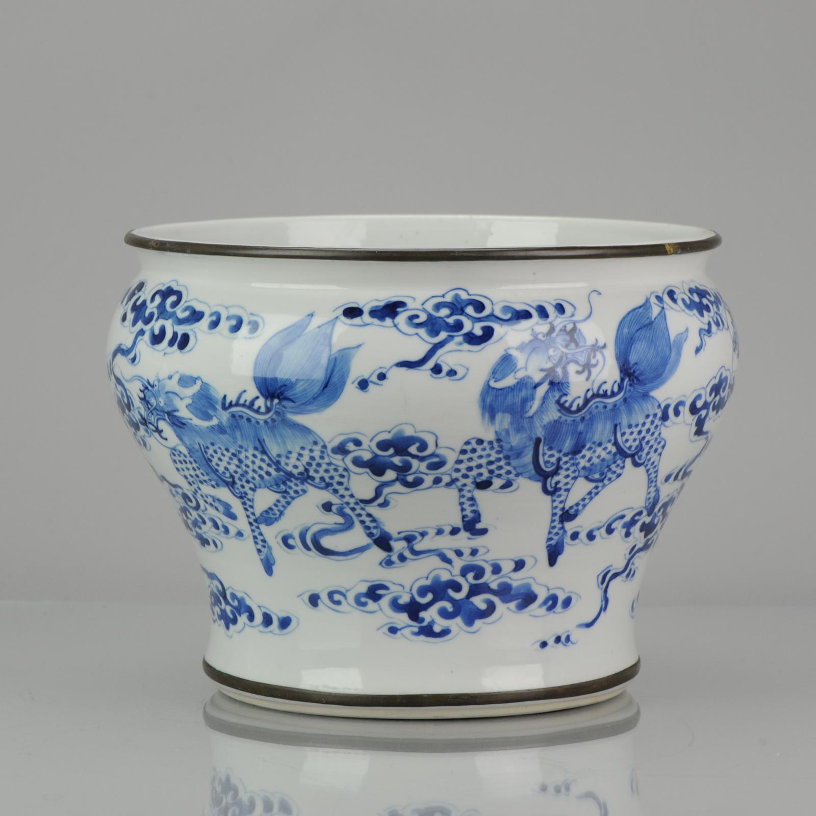 Sharing with you this nicely shaped table spittoon. Bleu de Hue porcelain for the Vietnamese market. This piece dates to the 19th century.
Nicely formed and heavily potted. Attentively hand painted with underglaze blue Qilins amongst clouds/ruyi