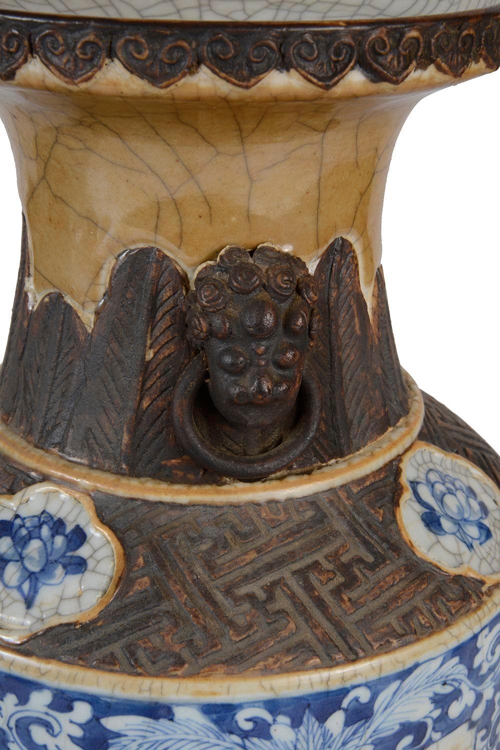 Chinesische blau-weiße Craquelé-Vasen / Lampen aus dem 19. Jahrhundert im Angebot 1