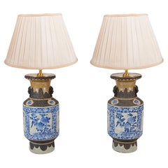 Vases / lampes chinoises du 19e siècle en faïence bleue et blanche