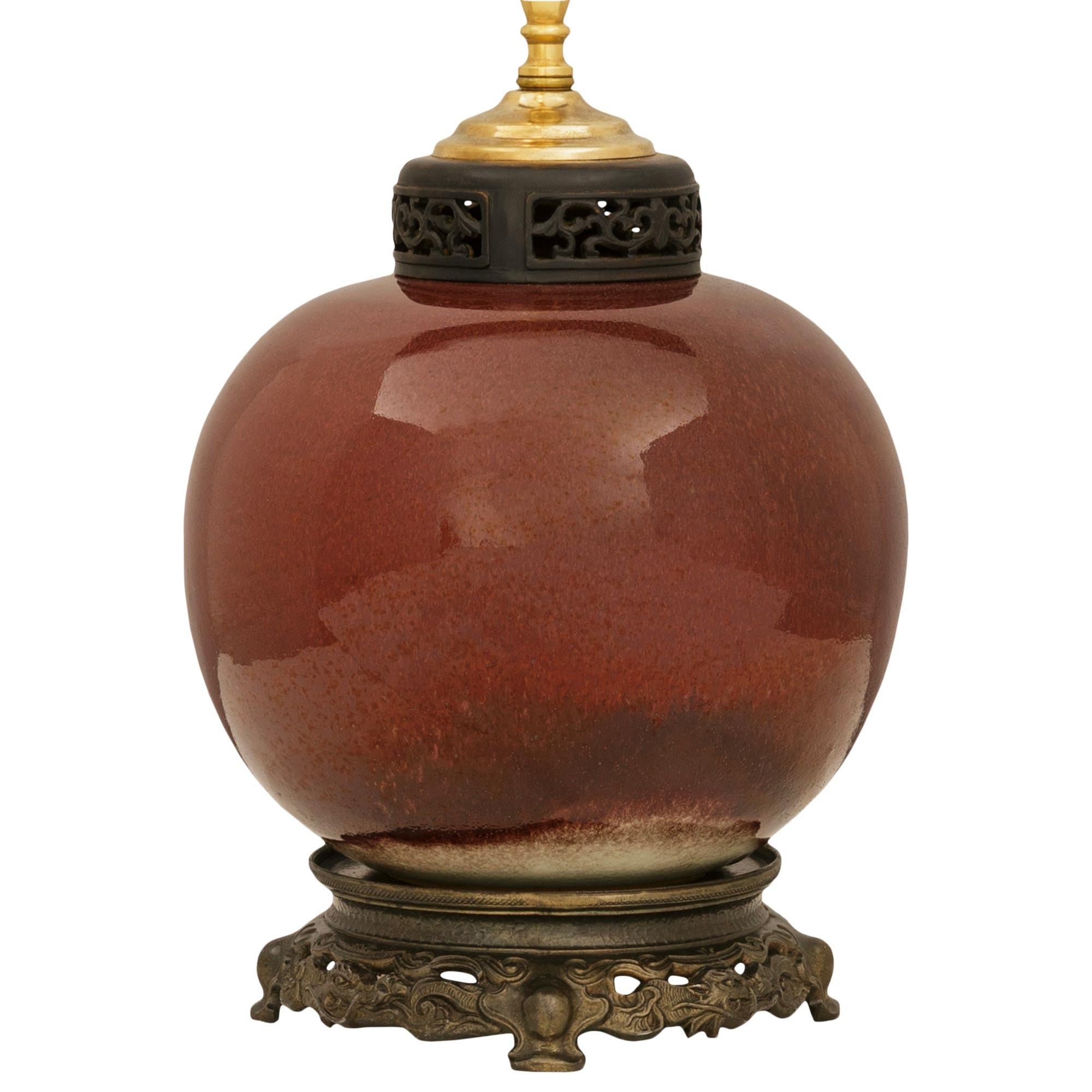 Chinoiseries Chinese 19th century Chinoiserie st. glazed Porcelain and Bronze lamp en vente