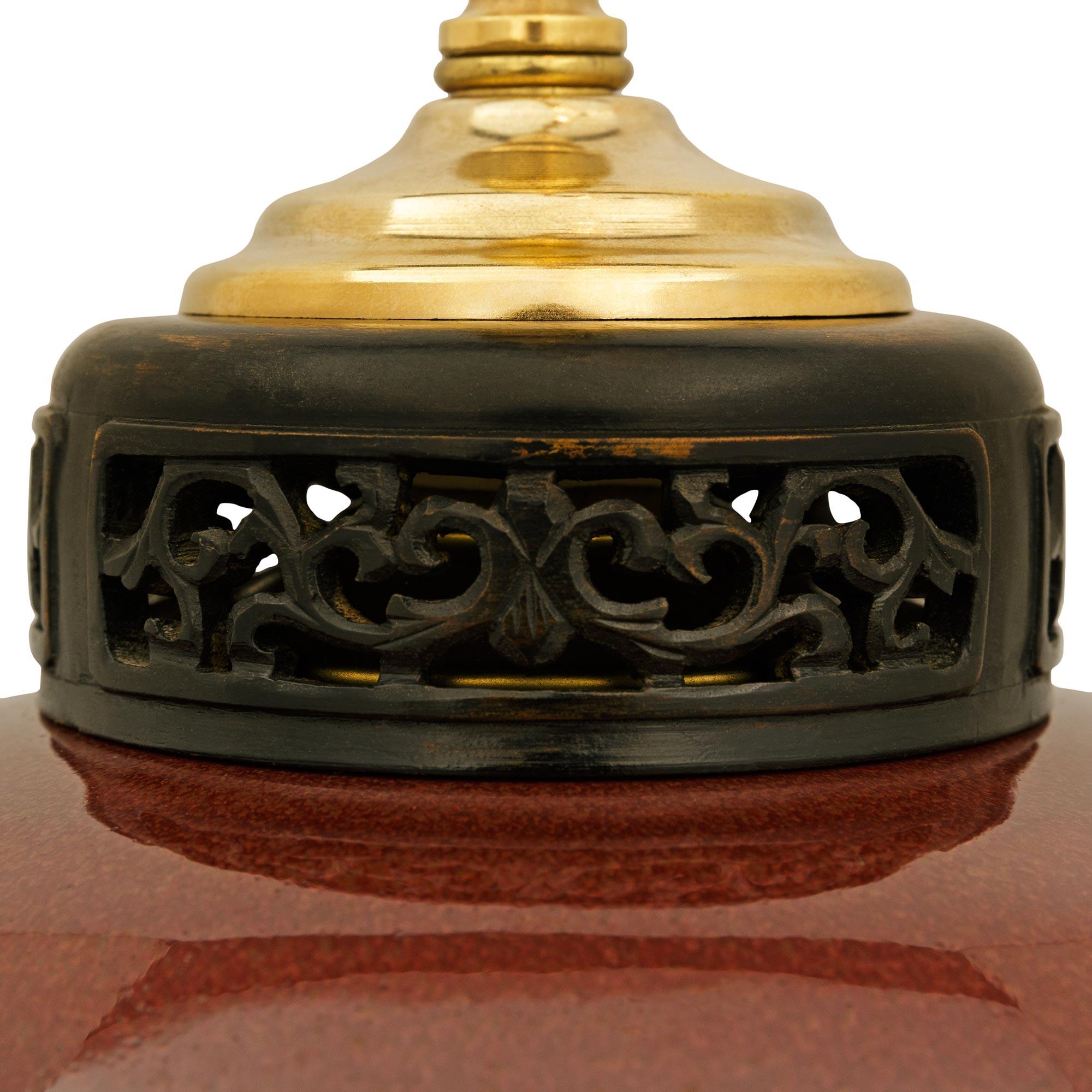Chinese 19th century Chinoiserie st. glazed Porcelain and Bronze lamp Bon état - En vente à West Palm Beach, FL