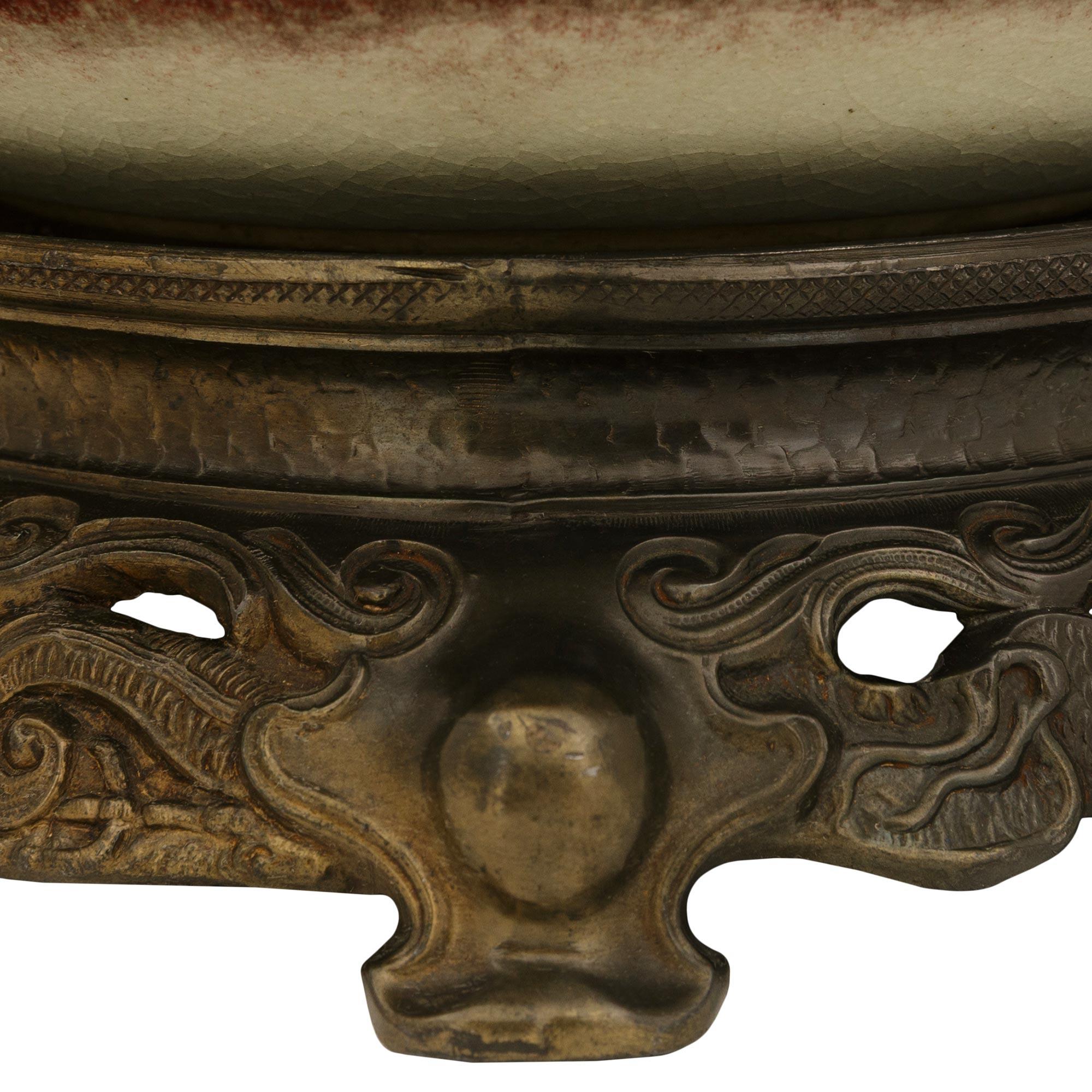 Chinese 19th century Chinoiserie st. glazed Porcelain and Bronze lamp en vente 1