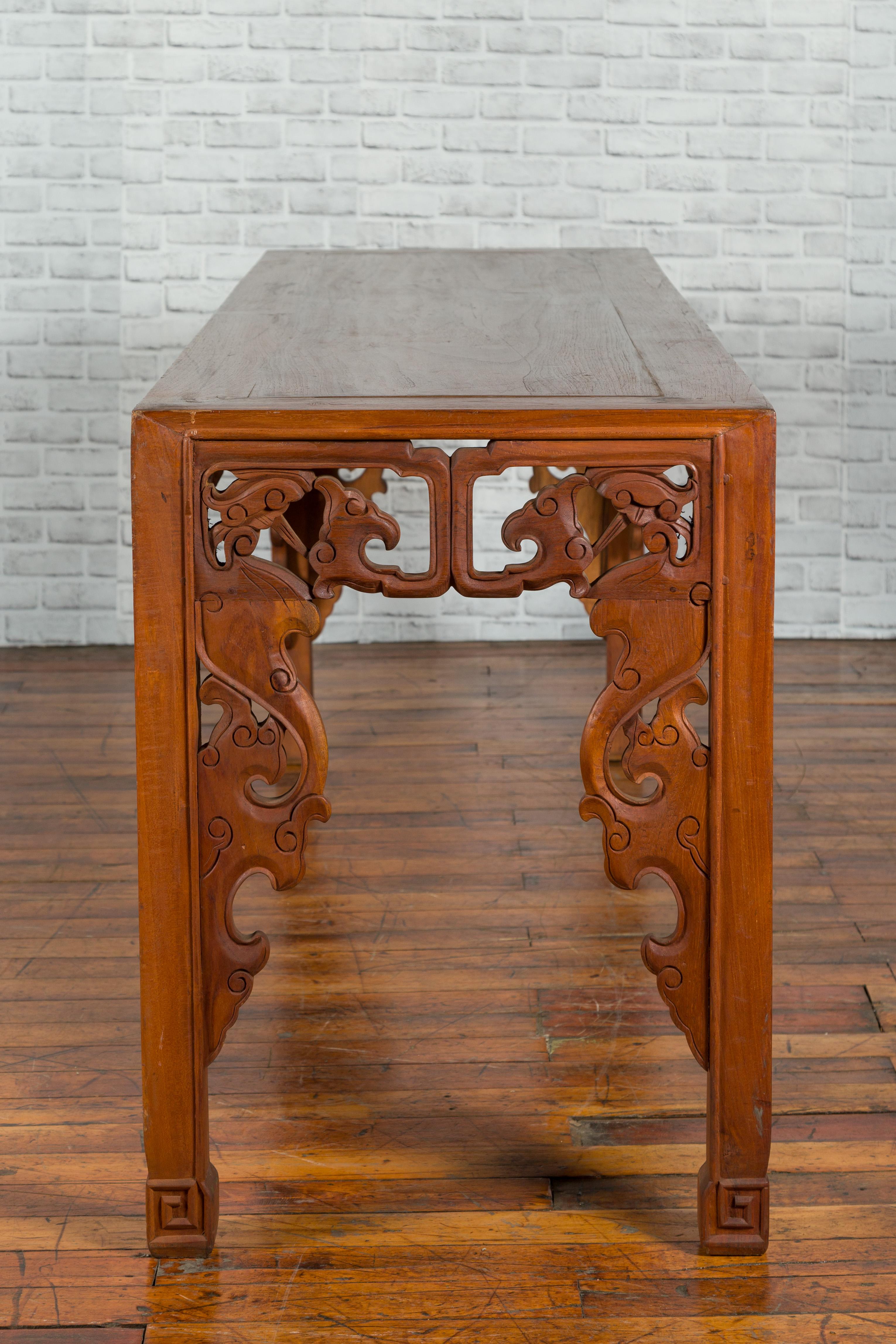 Chinese 19th Century Console Table with Cloud-Carved Apron and Scrolling Feet For Sale 6