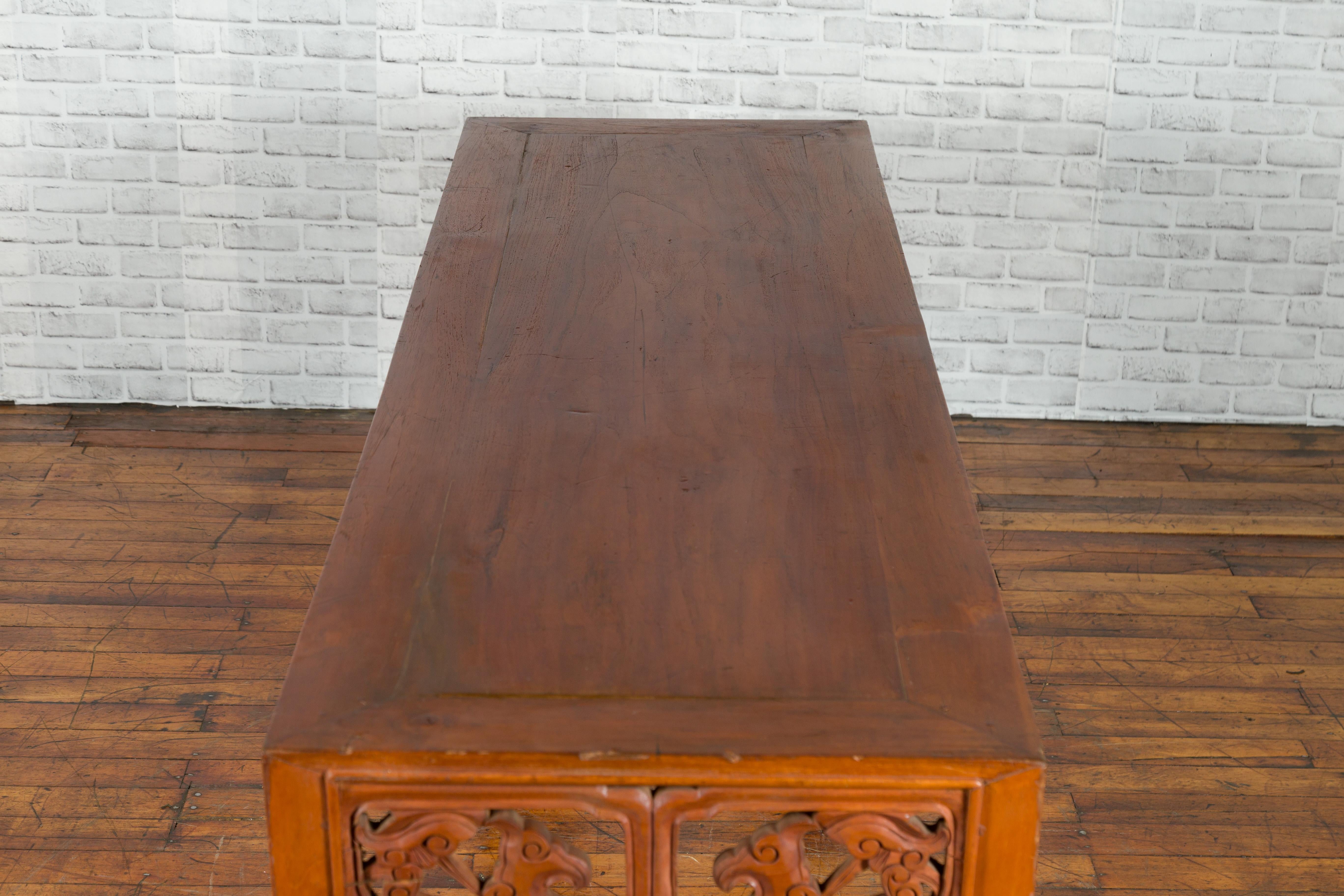Chinese 19th Century Console Table with Cloud-Carved Apron and Scrolling Feet For Sale 3
