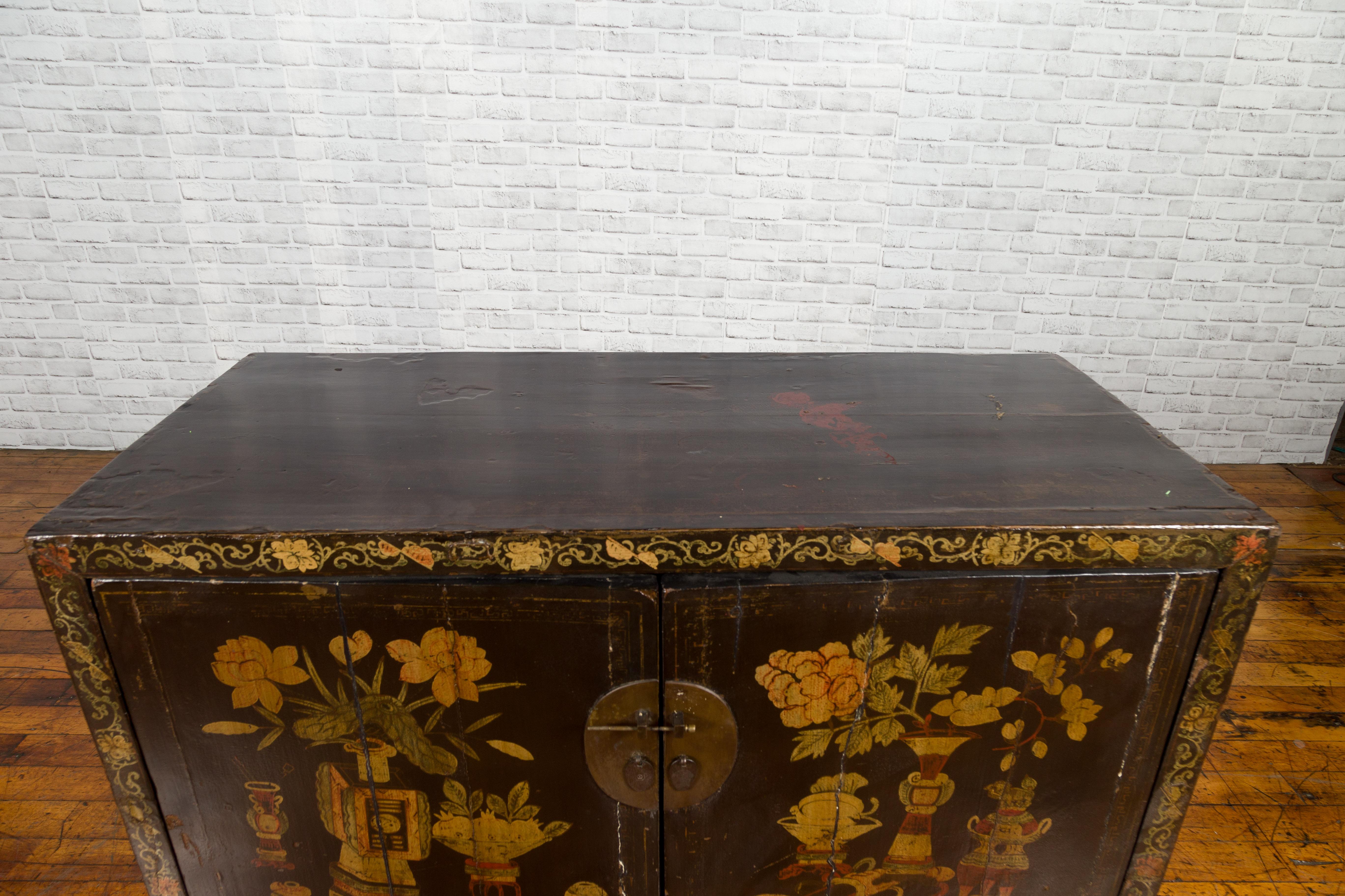 Chinese 19th Century Dark Brown Lacquered Sideboard with Hand Painted Motifs For Sale 9