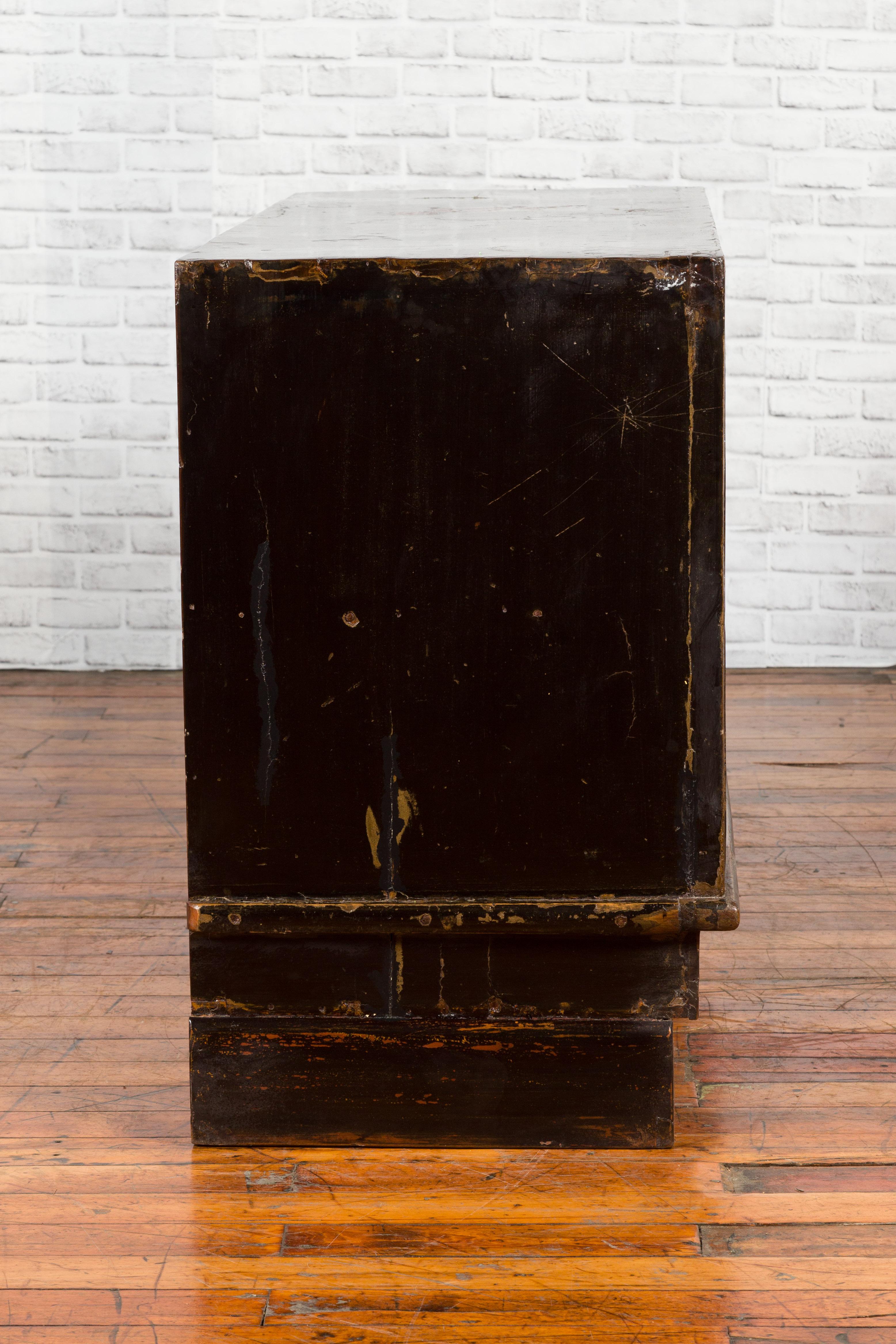 Chinese 19th Century Dark Brown Lacquered Sideboard with Hand Painted Motifs For Sale 10