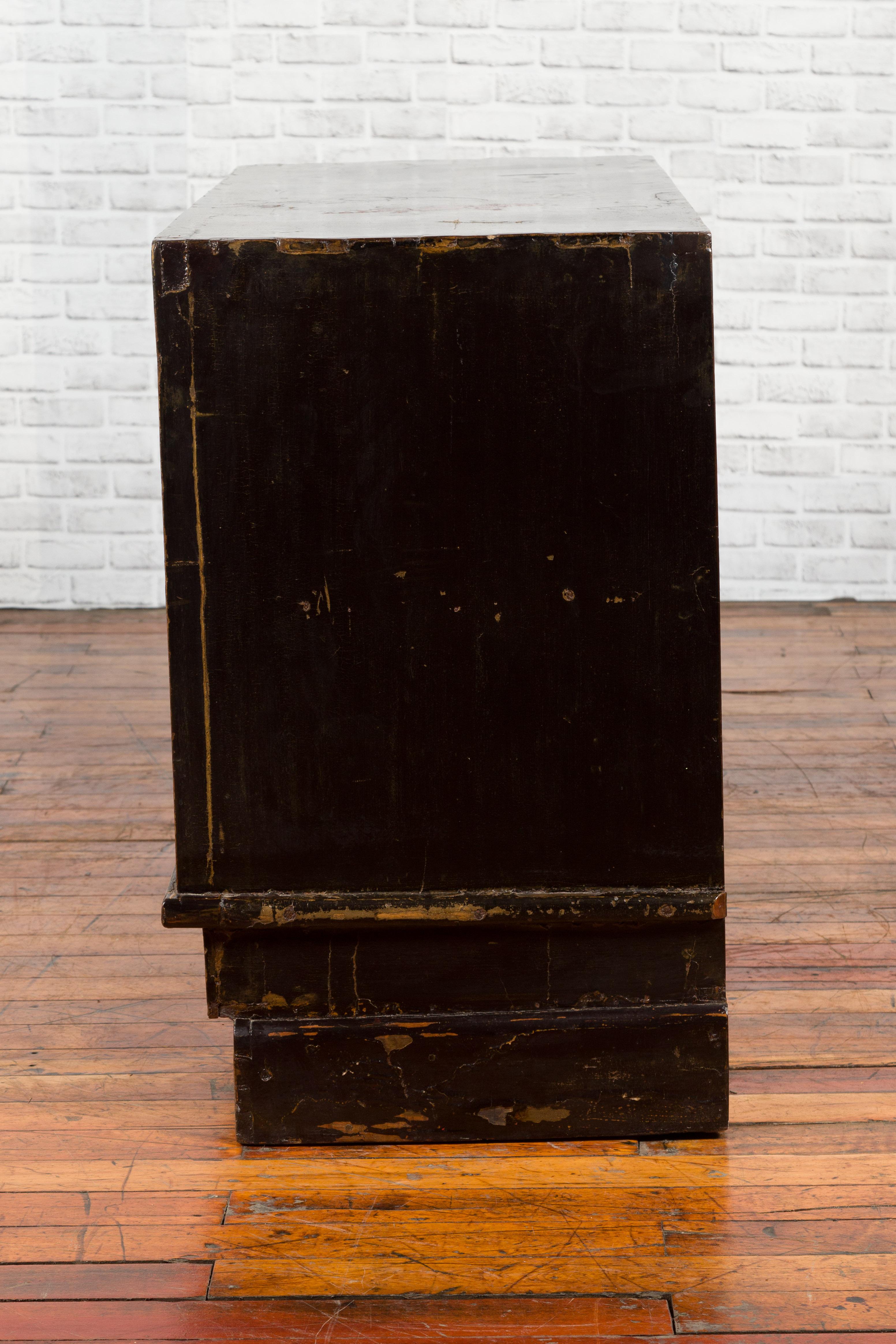 Chinese 19th Century Dark Brown Lacquered Sideboard with Hand Painted Motifs For Sale 12