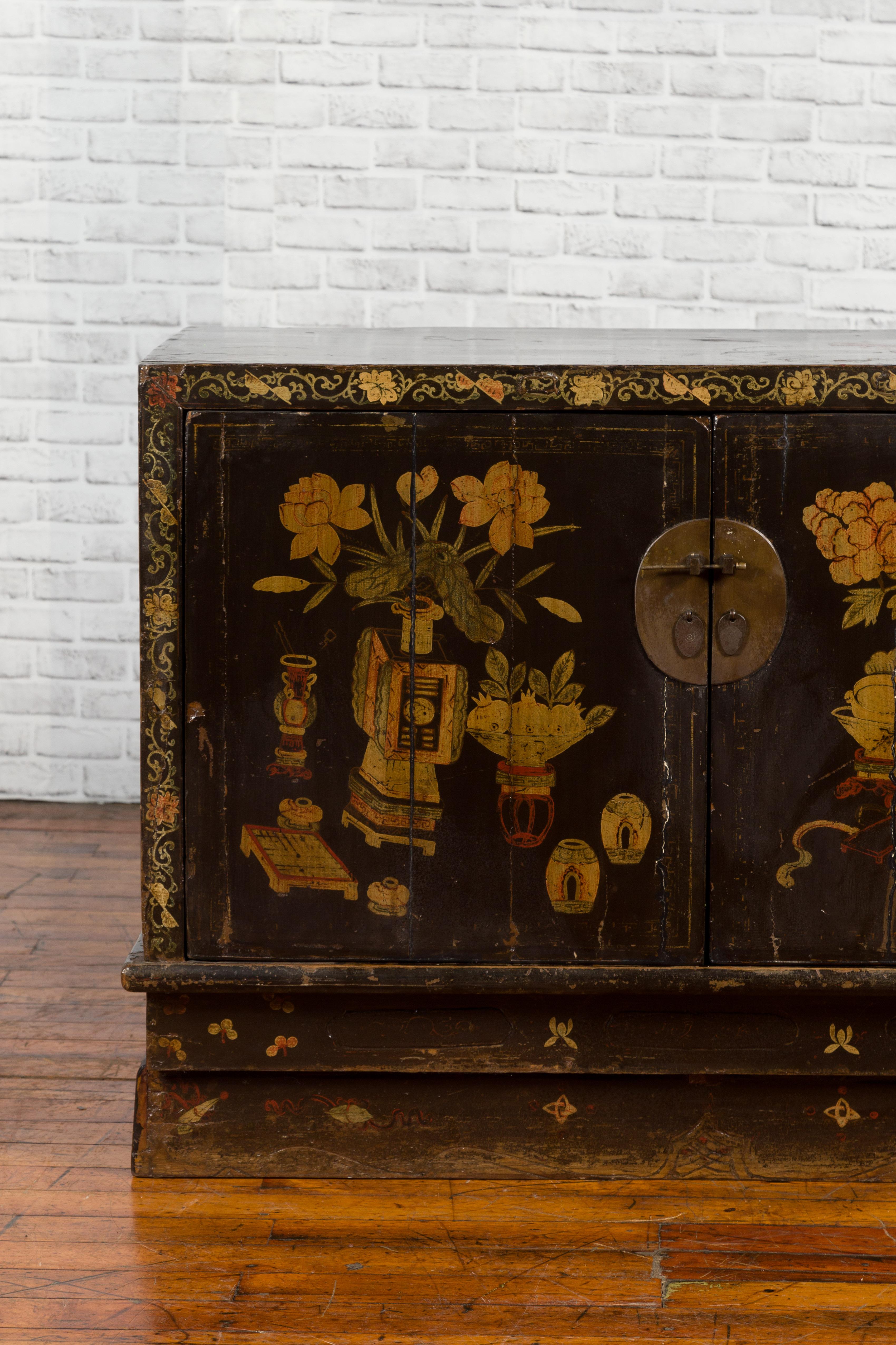 Chinese 19th Century Dark Brown Lacquered Sideboard with Hand Painted Motifs For Sale 2