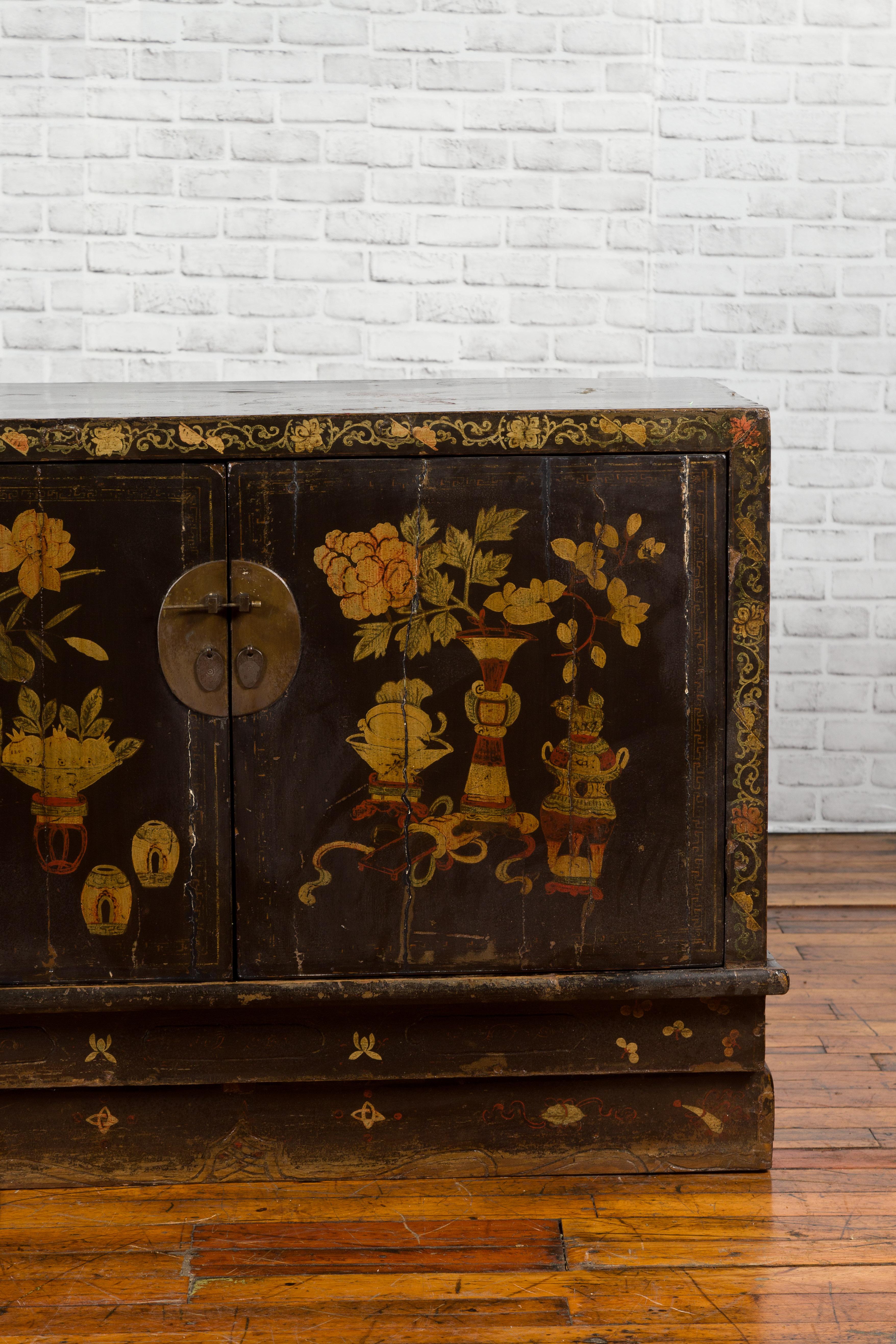 Chinese 19th Century Dark Brown Lacquered Sideboard with Hand Painted Motifs For Sale 3