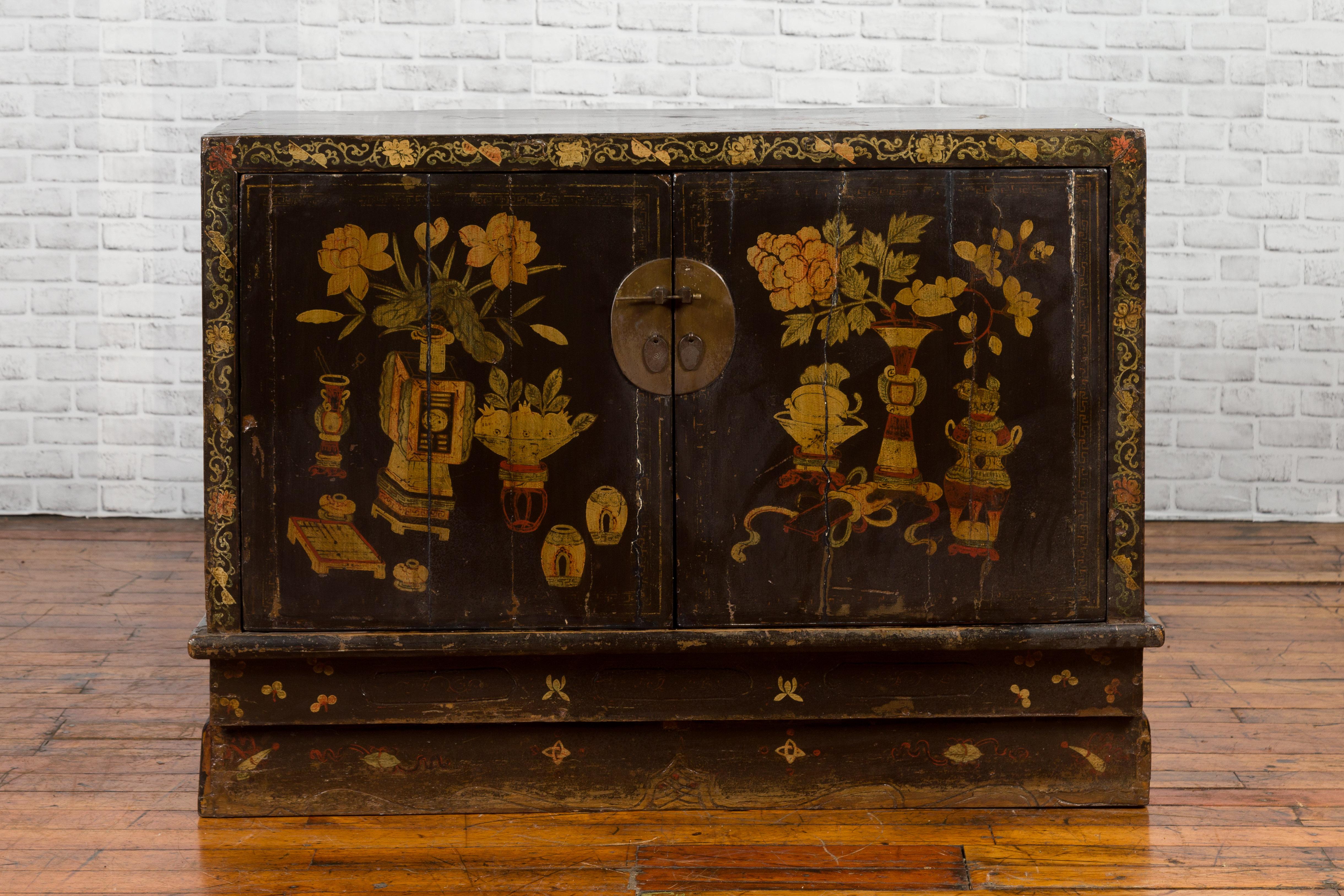 Chinese 19th Century Dark Brown Lacquered Sideboard with Hand Painted Motifs For Sale 4