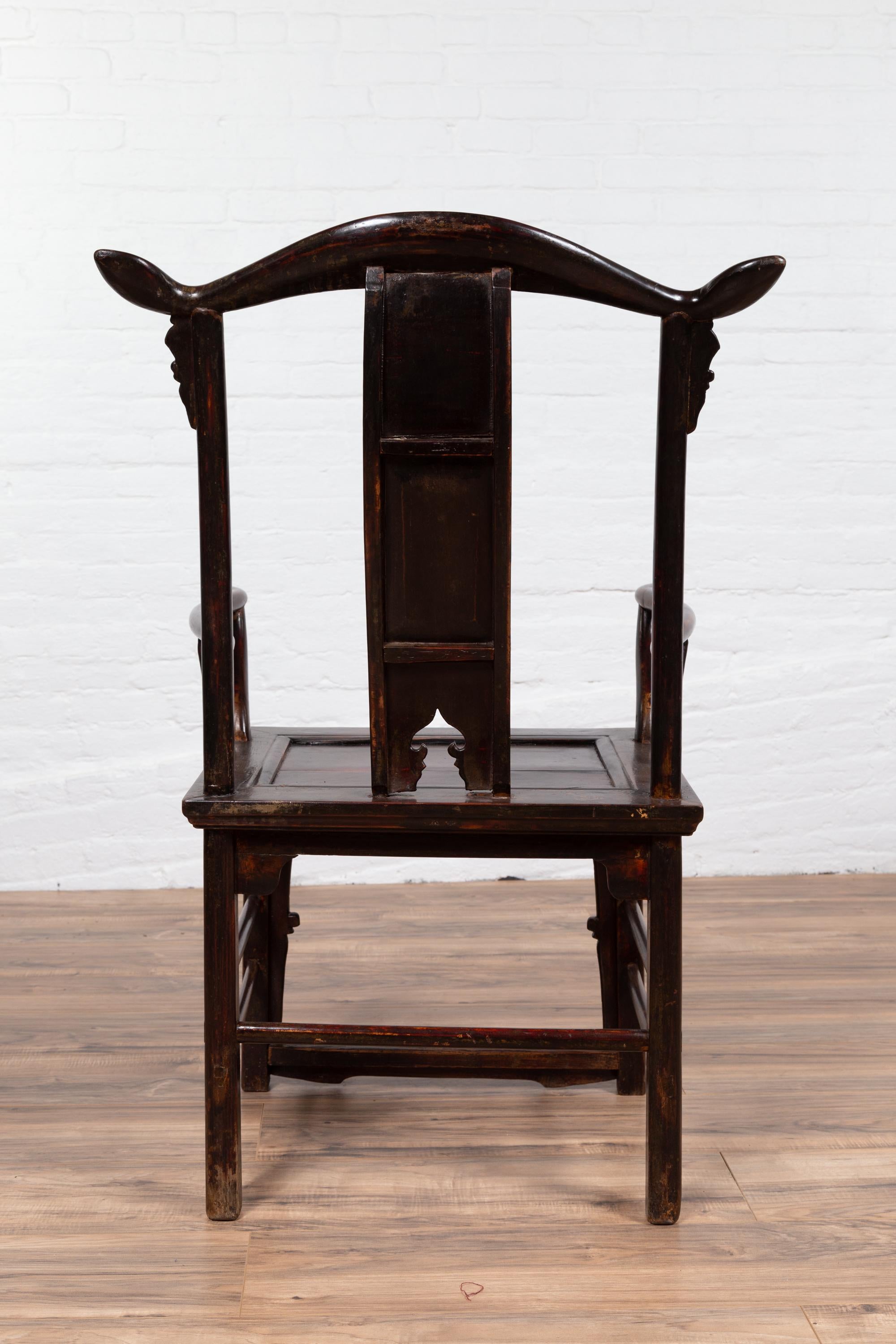 Chinese 19th Century Dengguayi Scholar's Lamp-Hanger Armchair with Sinuous Splat For Sale 3