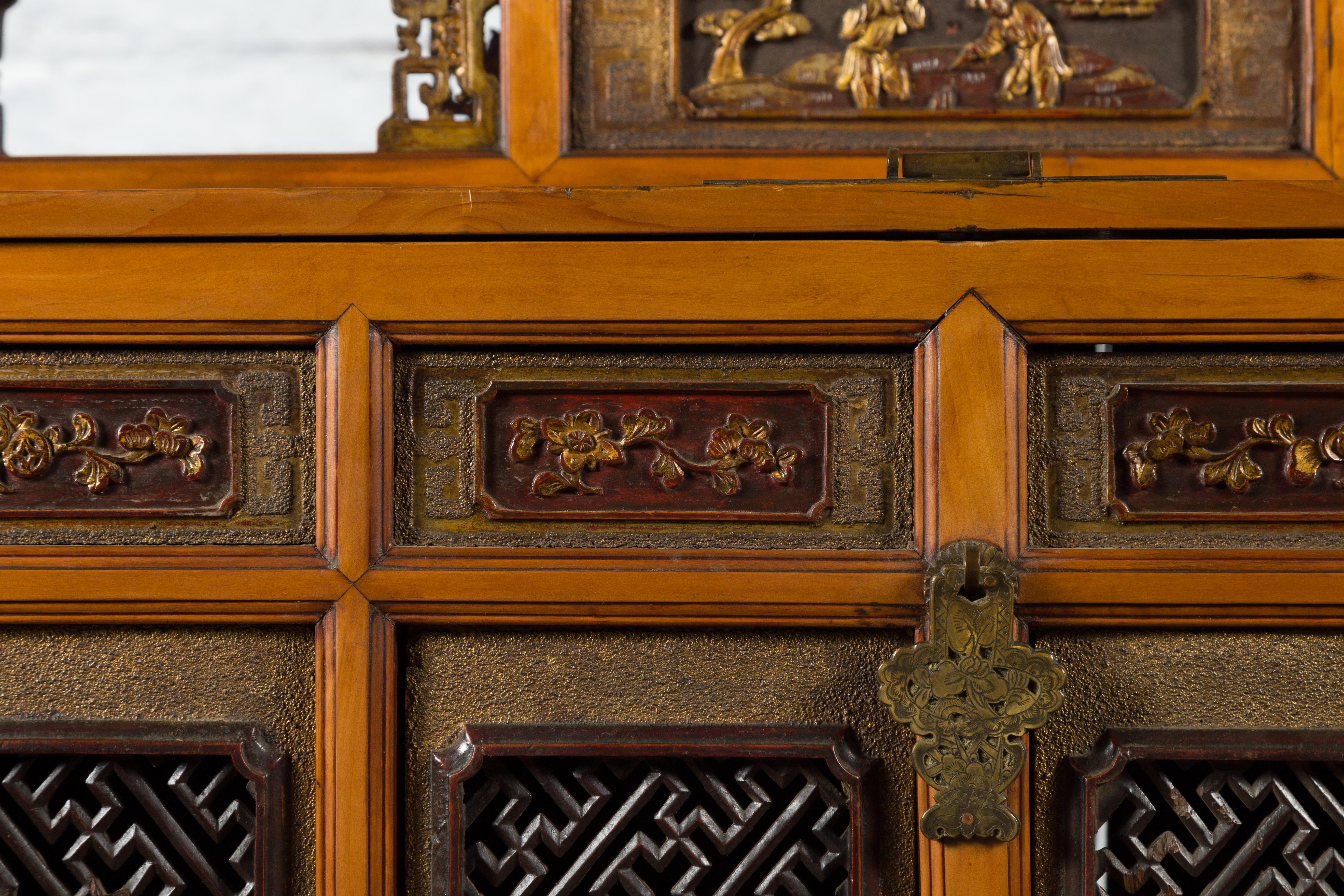 Chinese 19th Century Dowry Chest with Fretwork and Carved Gilt Characters For Sale 5