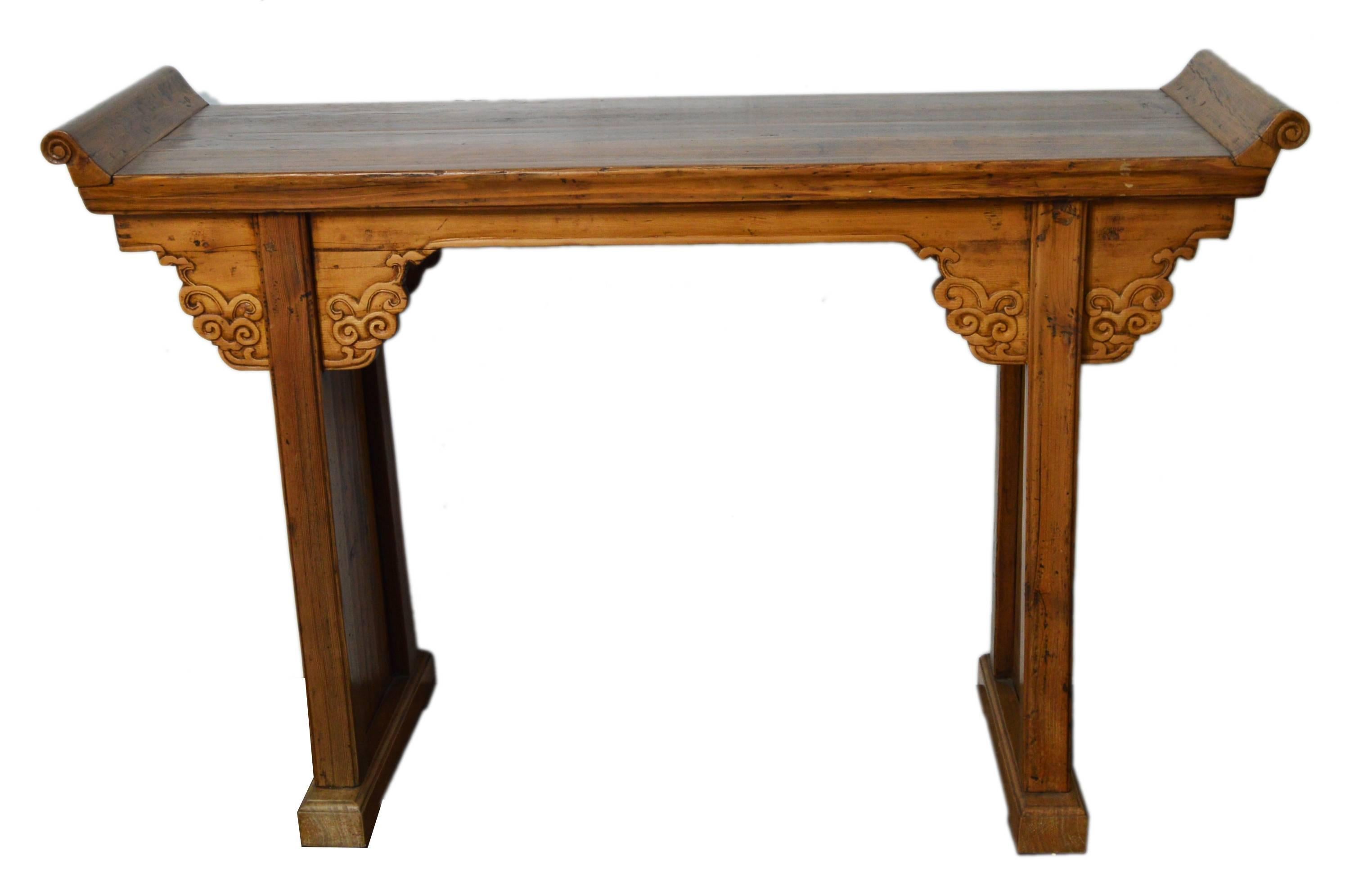 Chinese 19th Century Everted-Flange Altar Console Table with Hand-Carved Apron 2