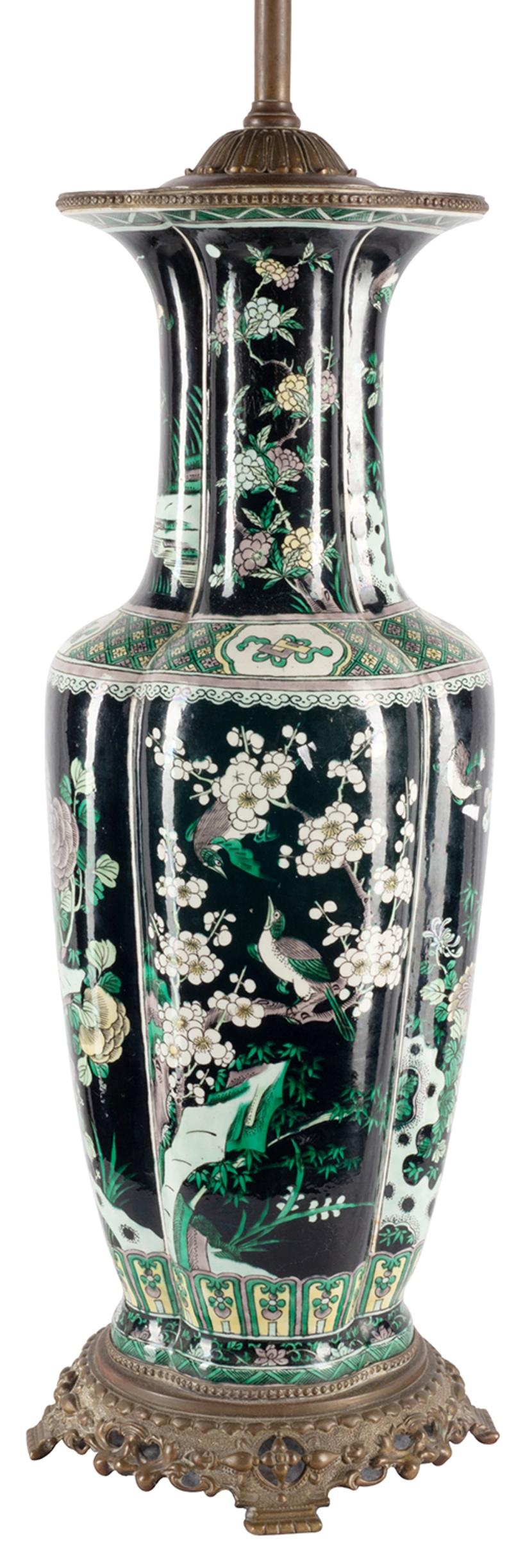 Vase / lampe chinoise Famille Noire du 19ème siècle en vente 2