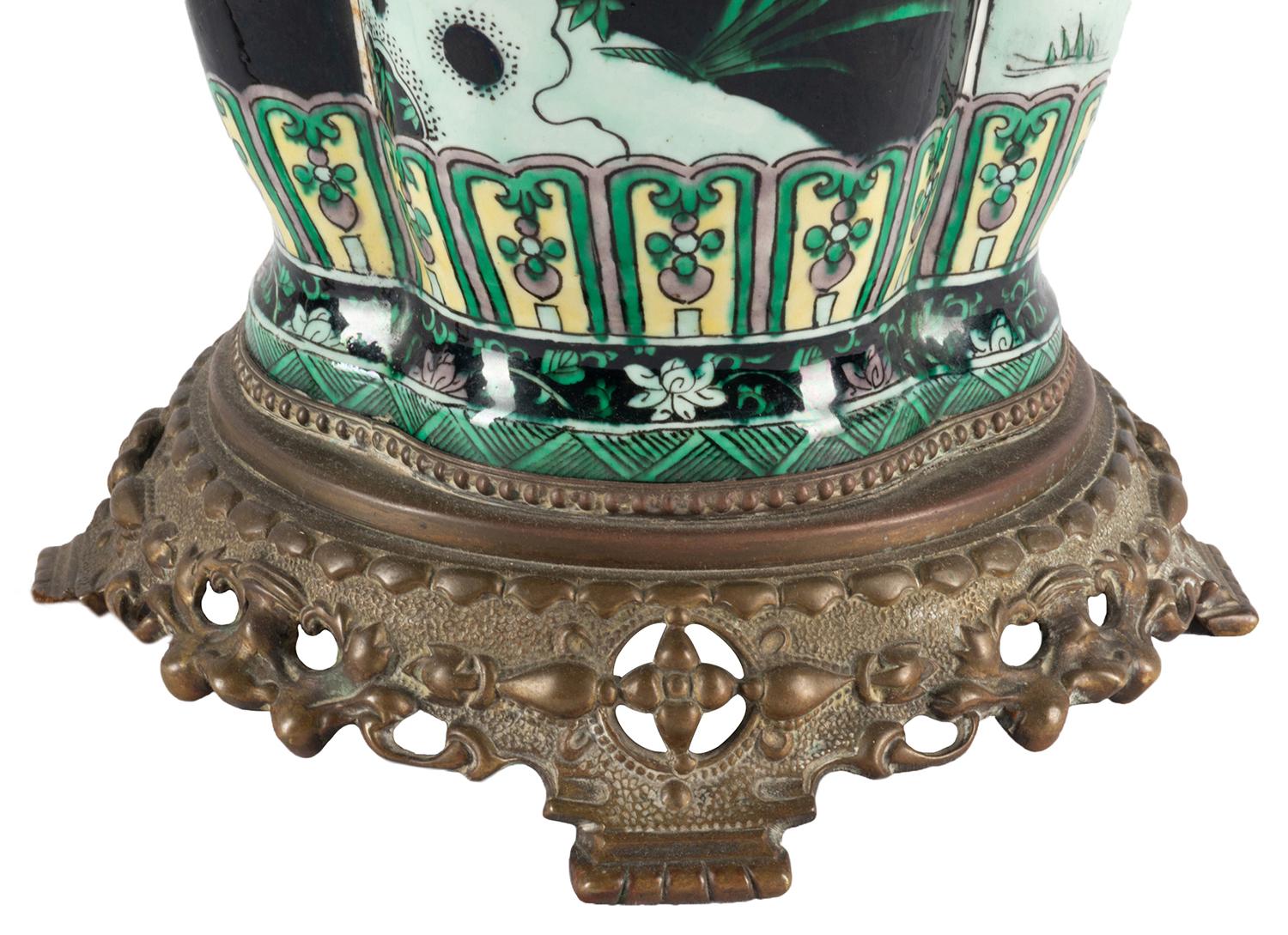 Exportation chinoise Vase / lampe chinoise Famille Noire du 19ème siècle en vente