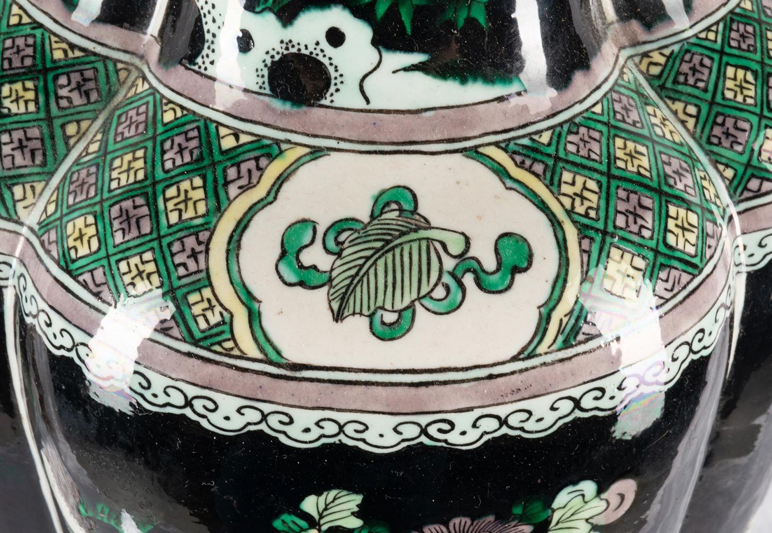 Peint à la main Vase / lampe chinoise Famille Noire du 19ème siècle en vente