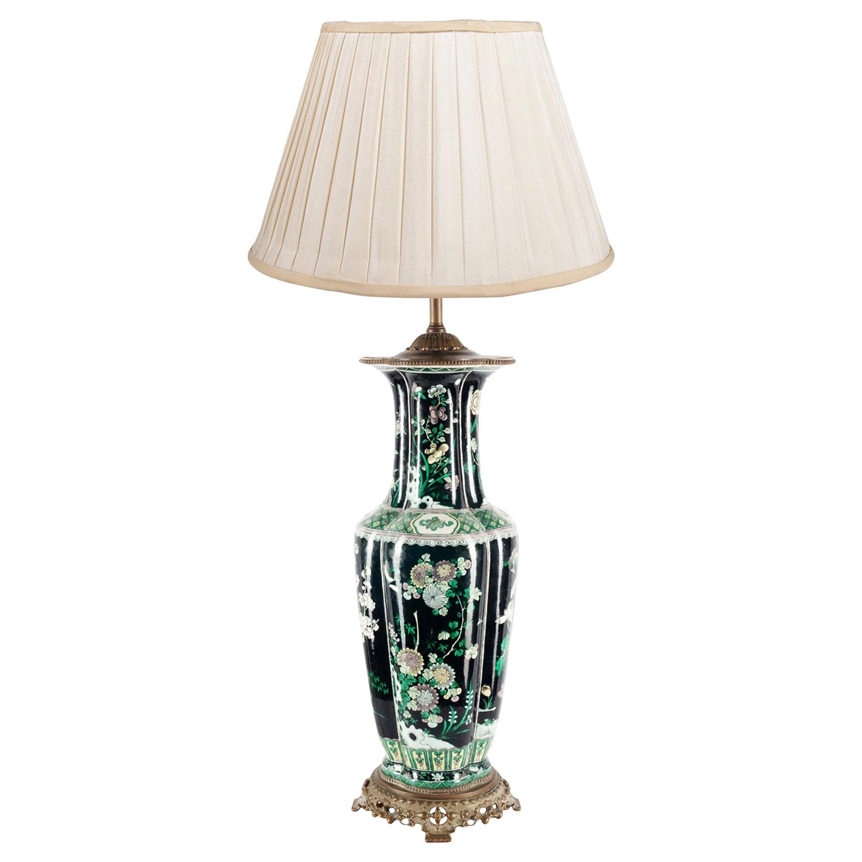 Chinesische Famille Noire-Vase / Lampe aus dem 19. Jahrhundert