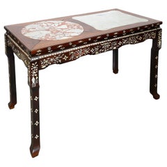 Table d'appoint chinoise du 19ème siècle en marqueterie.