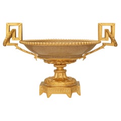 Centre de table chinois en porcelaine du 19e siècle et en bronze doré de style Louis XVI