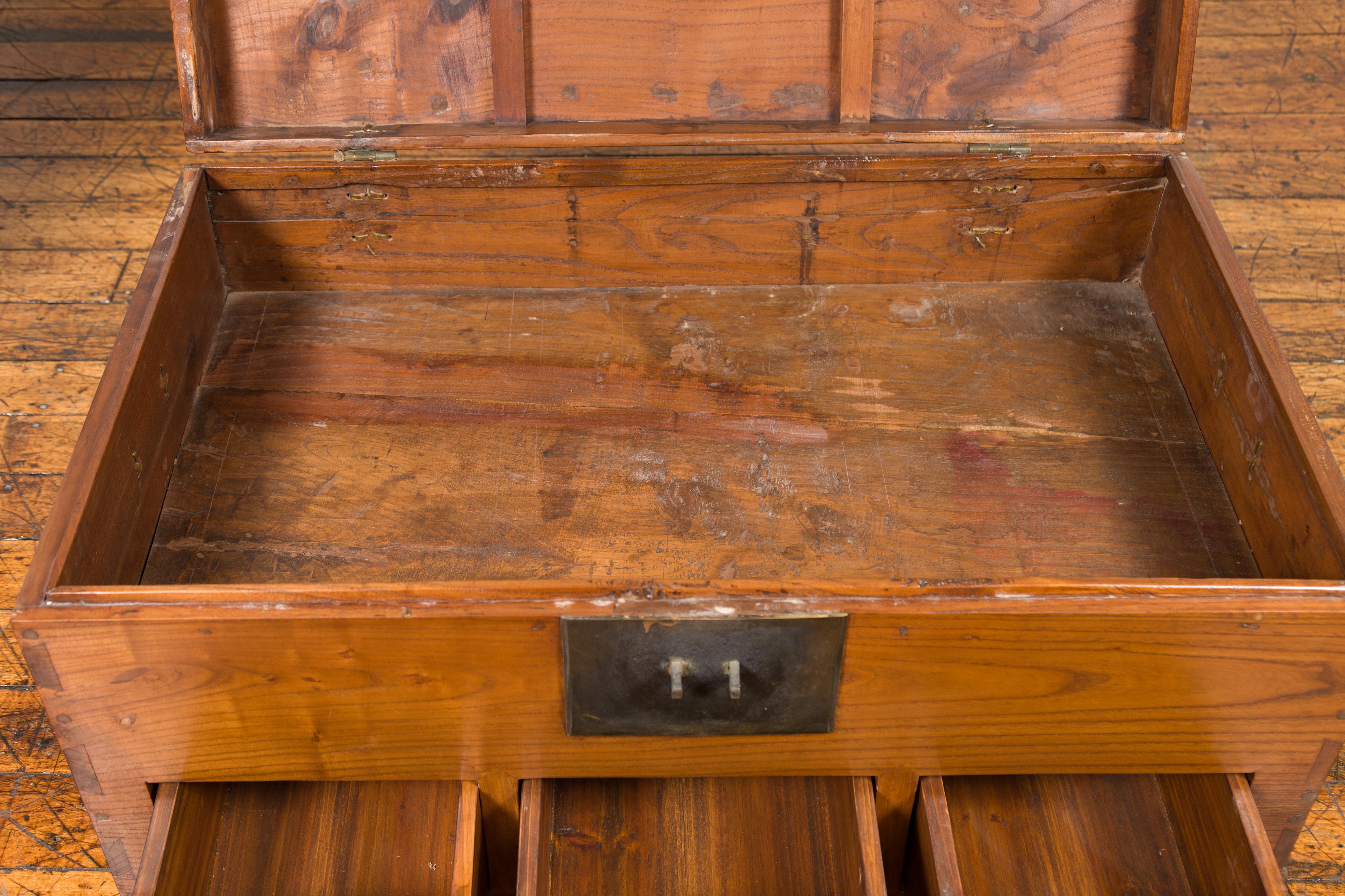 Chinese 19th Century Qing Blanket chest with Three Drawers and Brass Hardware 4