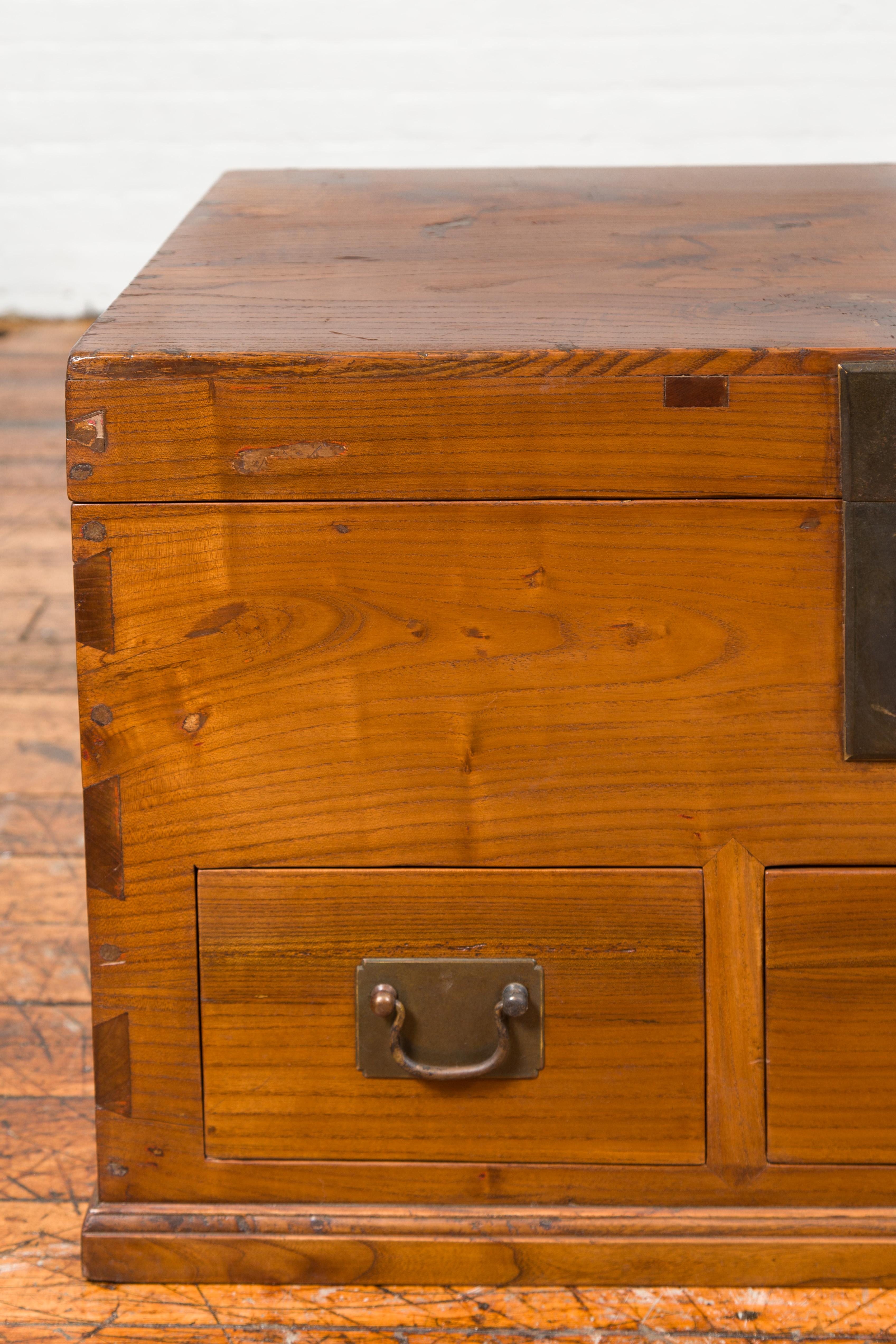 Chinese 19th Century Qing Blanket chest with Three Drawers and Brass Hardware In Good Condition In Yonkers, NY