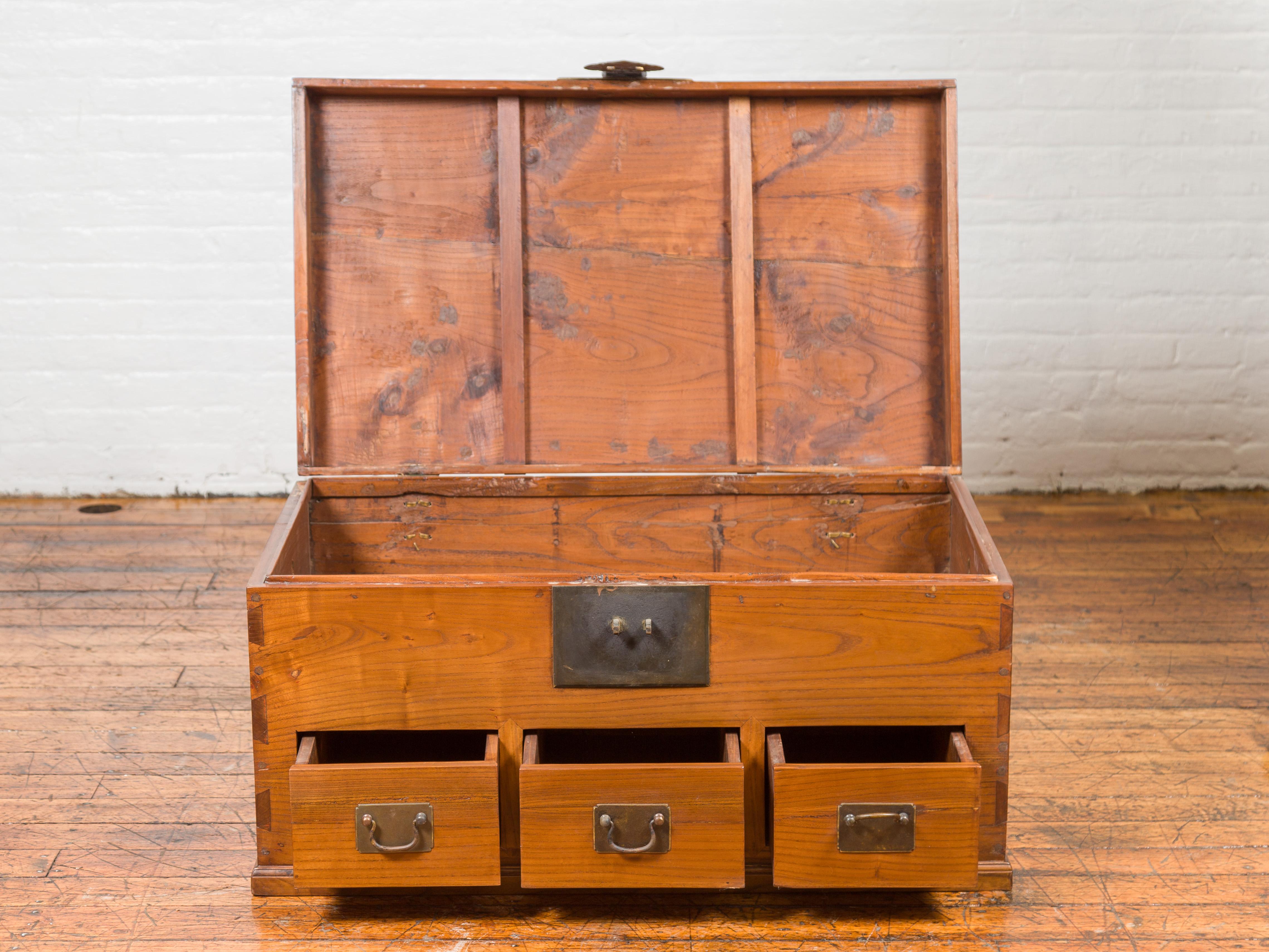 Chinese 19th Century Qing Blanket chest with Three Drawers and Brass Hardware 3