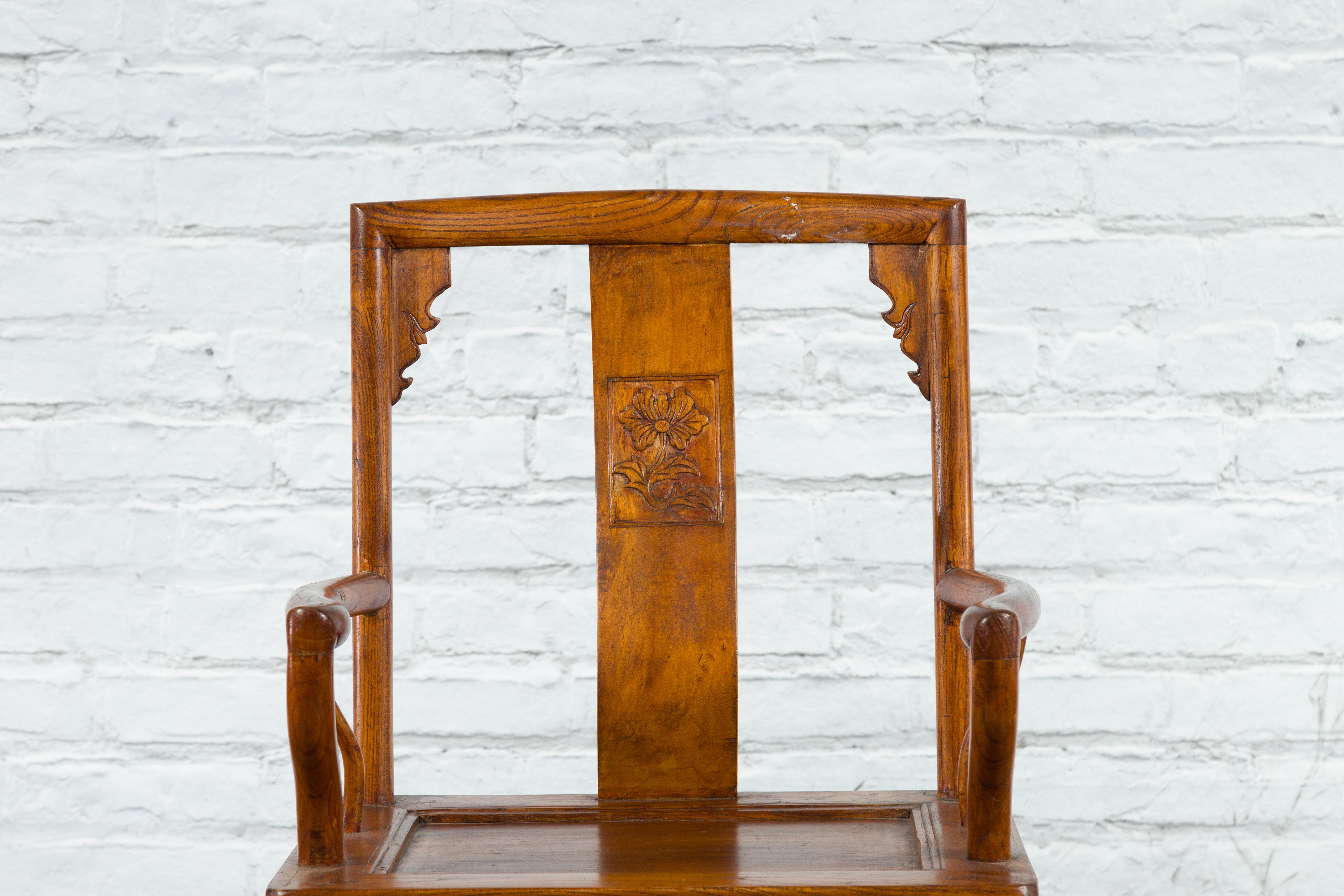 Chinese 19th Century Qing Chair with Open Arms and Hand-Carved Floral Motifs For Sale 11
