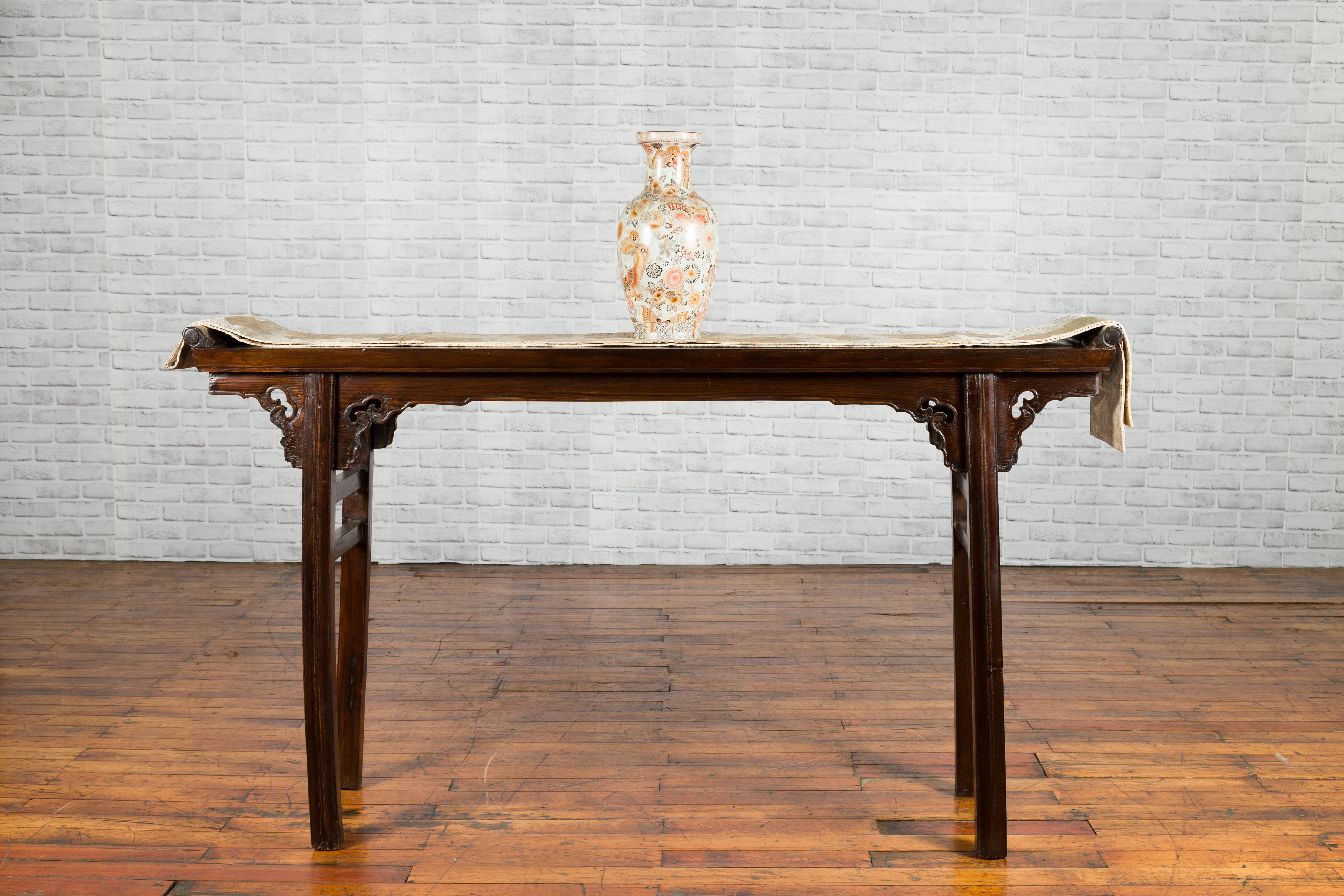 Chinese 19th Century Qing Dynasty Altar Console Table with Carved Spandrels For Sale 9