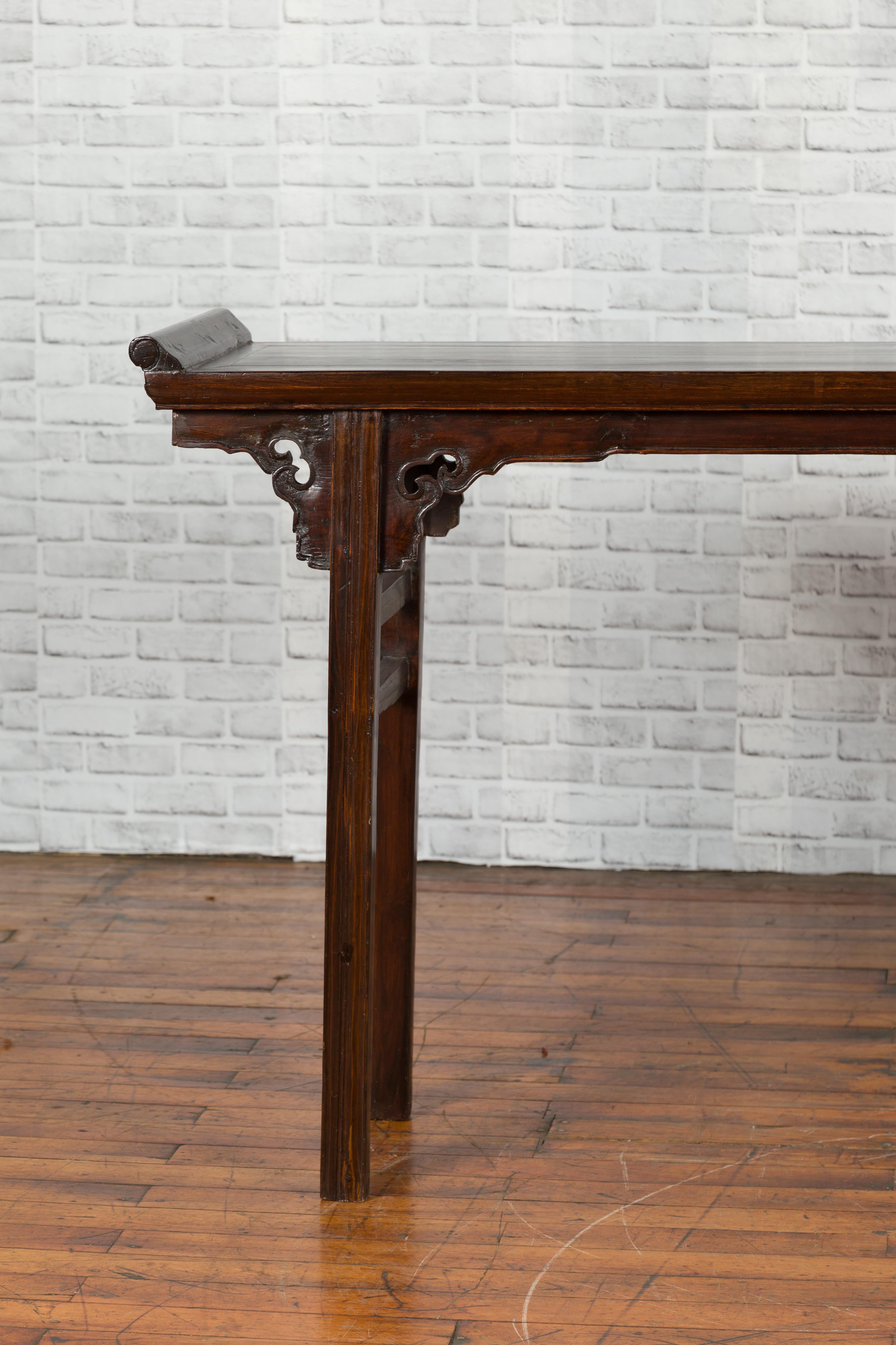 Chinese 19th Century Qing Dynasty Altar Console Table with Carved Spandrels In Good Condition For Sale In Yonkers, NY