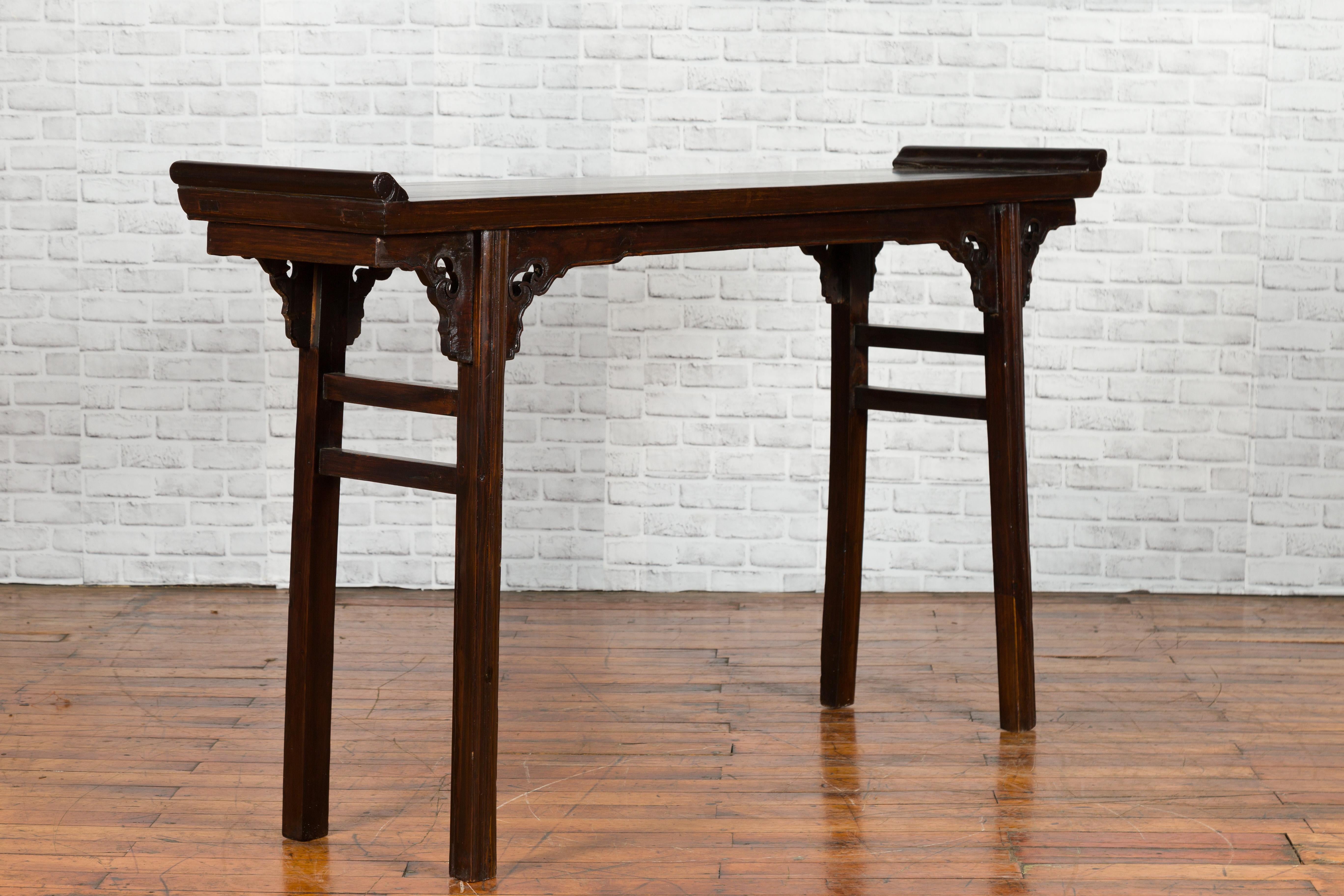 Chinese 19th Century Qing Dynasty Altar Console Table with Carved Spandrels For Sale 3