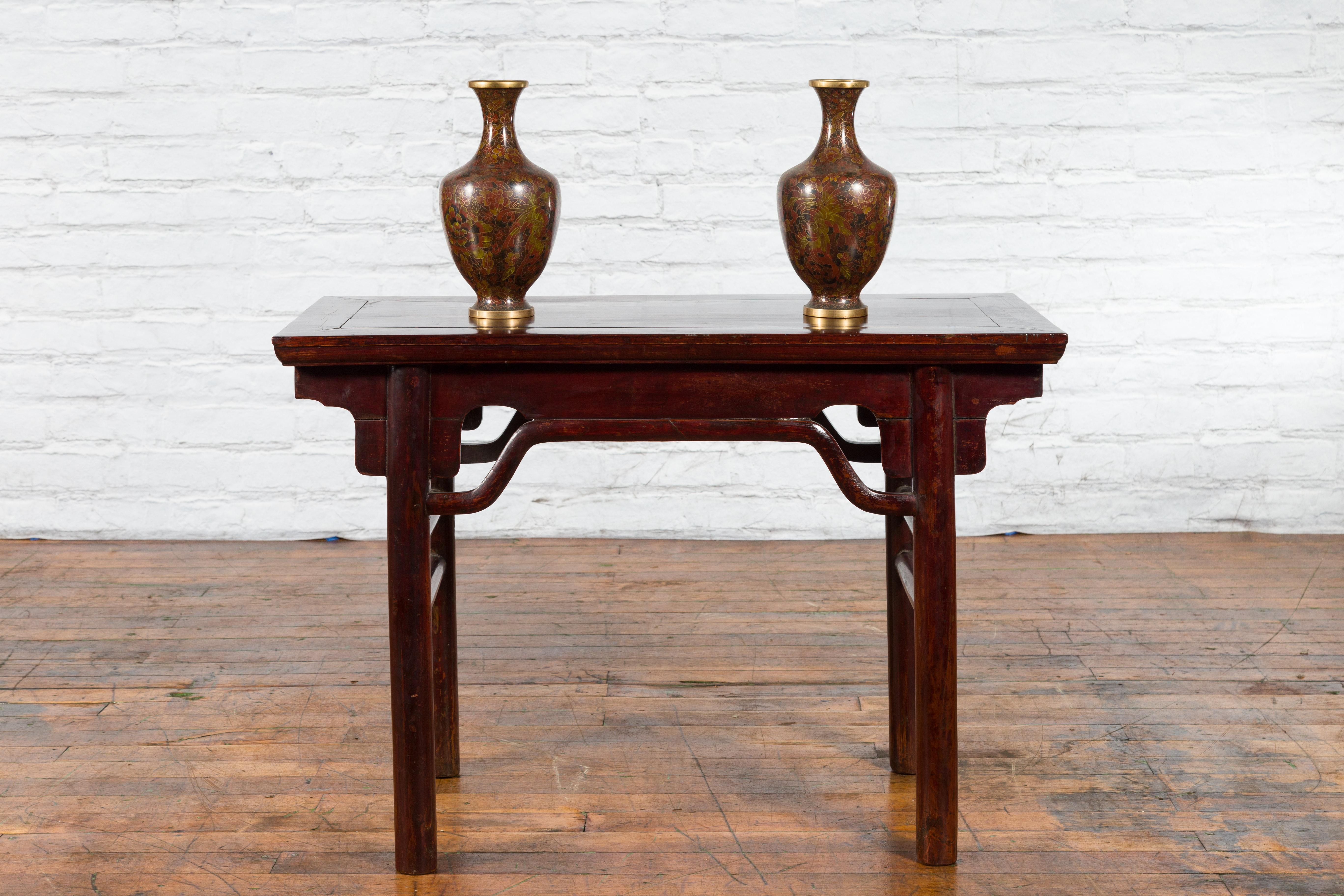 Chinese 19th Century Qing Dynasty Altar Console Table with Humpback Stretchers In Good Condition For Sale In Yonkers, NY
