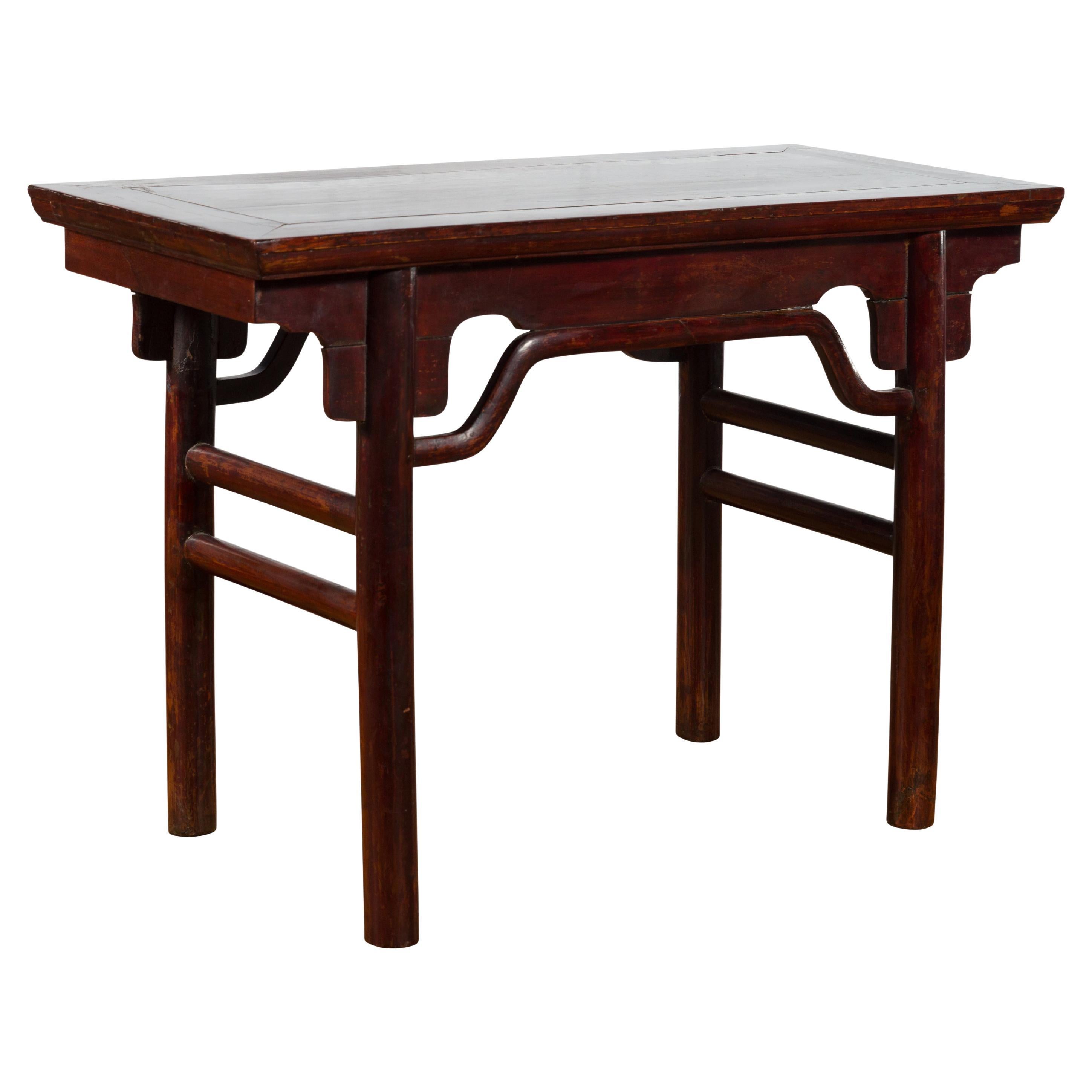 Table console d'autel chinoise de la dynastie Qing du 19e siècle avec brancards à dos arrondi