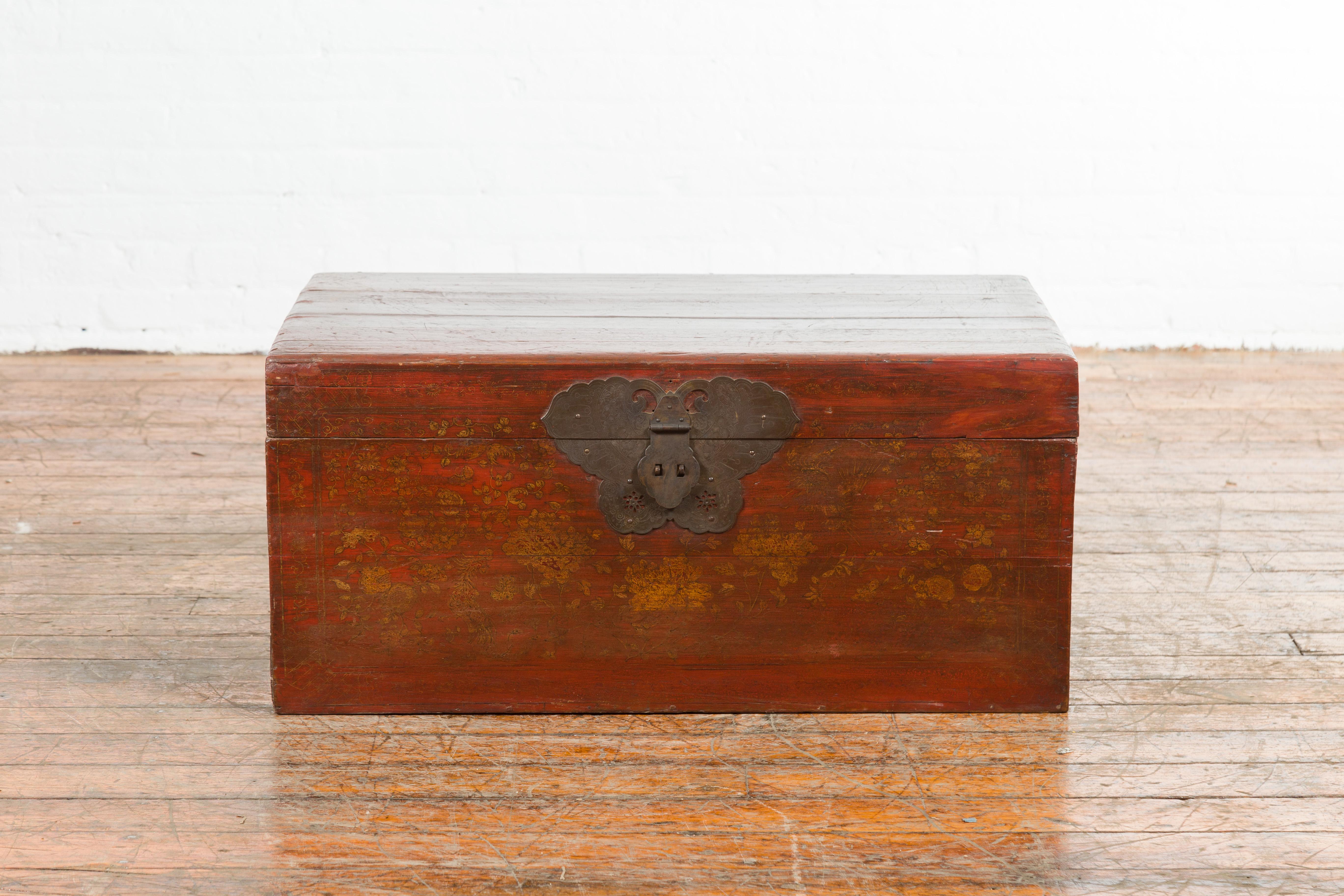 Chinese 19th Century Qing Dynasty Blanket Chest with Cinnabar Patina In Good Condition In Yonkers, NY