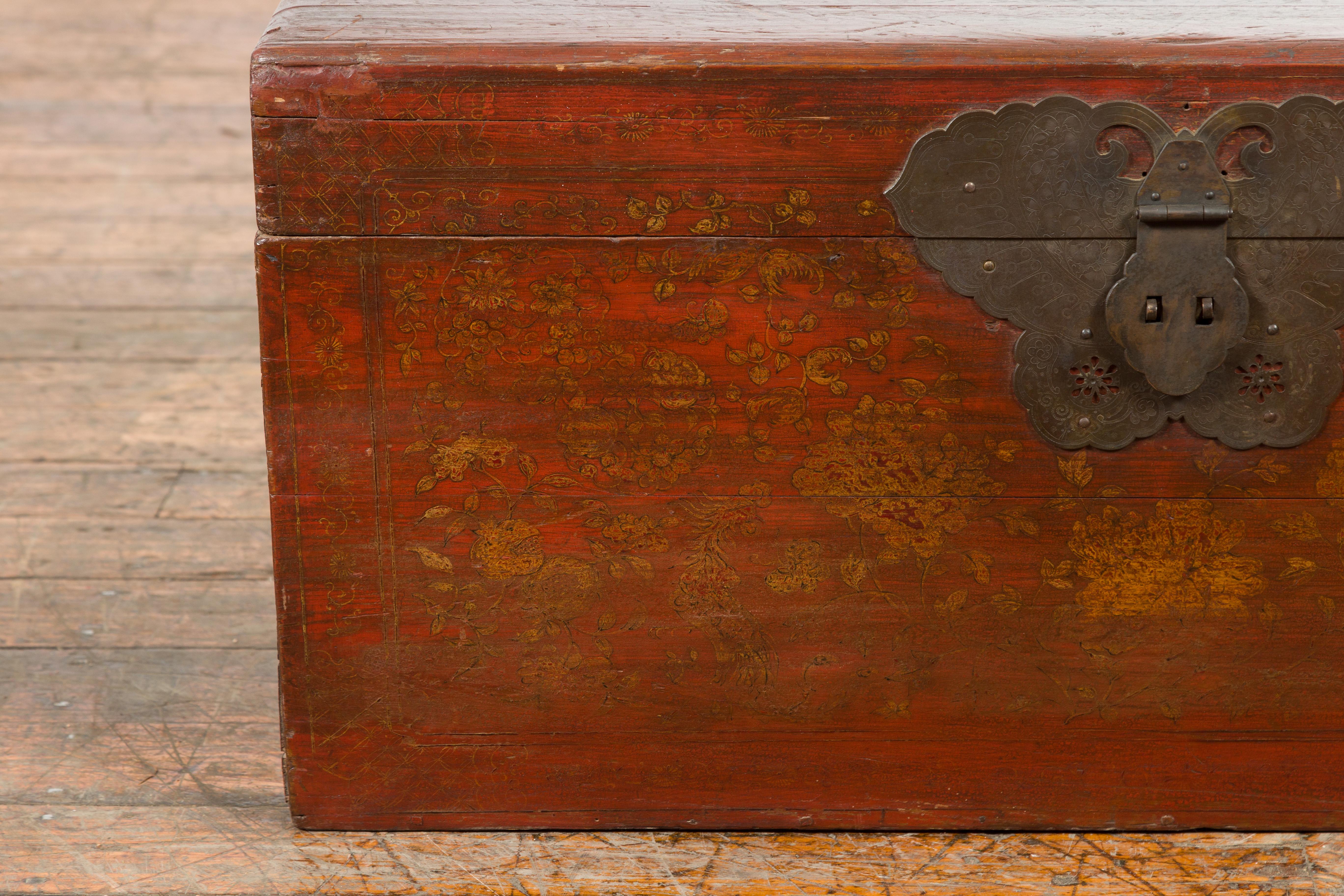 Chinese 19th Century Qing Dynasty Blanket Chest with Cinnabar Patina For Sale 2