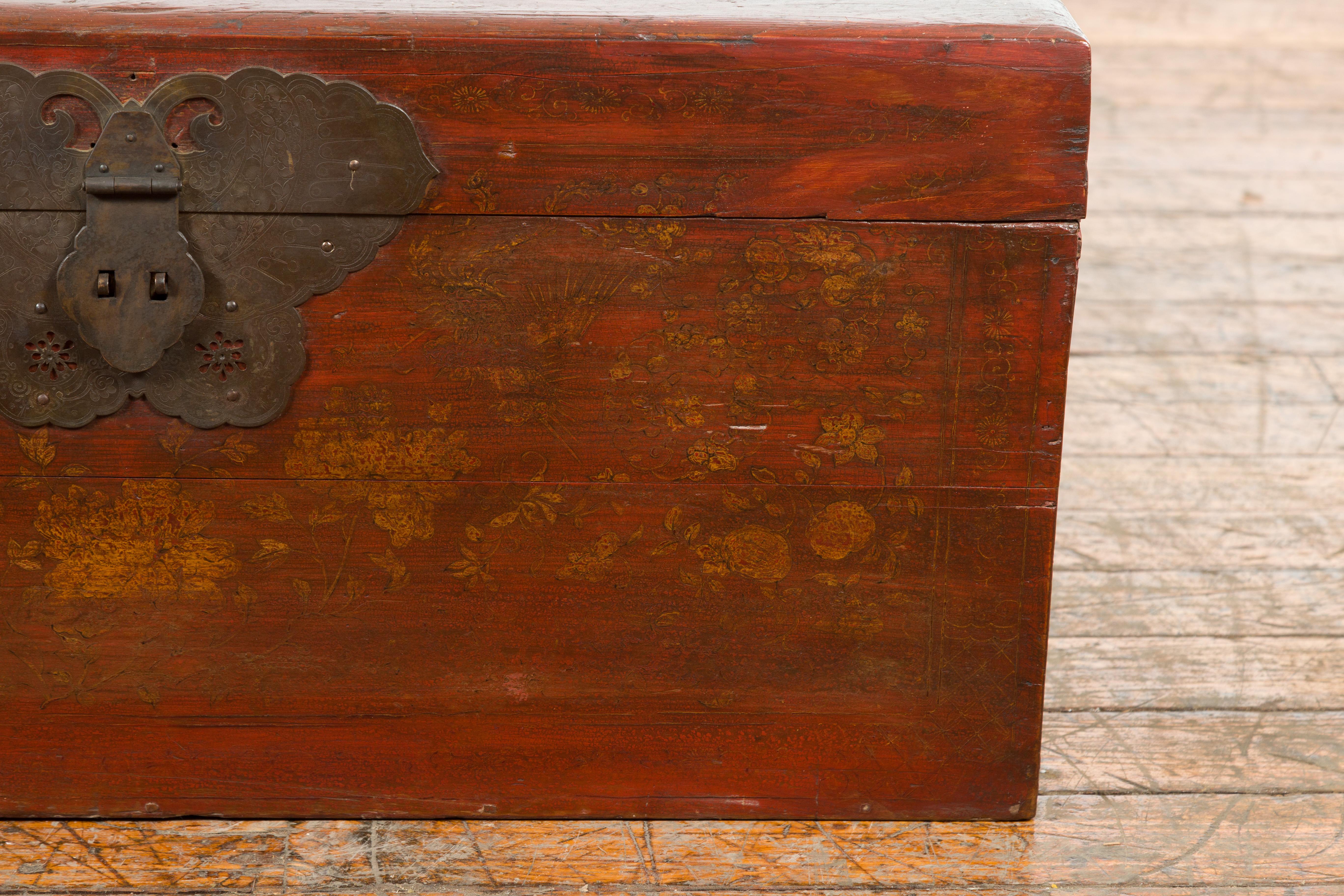 Chinese 19th Century Qing Dynasty Blanket Chest with Cinnabar Patina For Sale 4