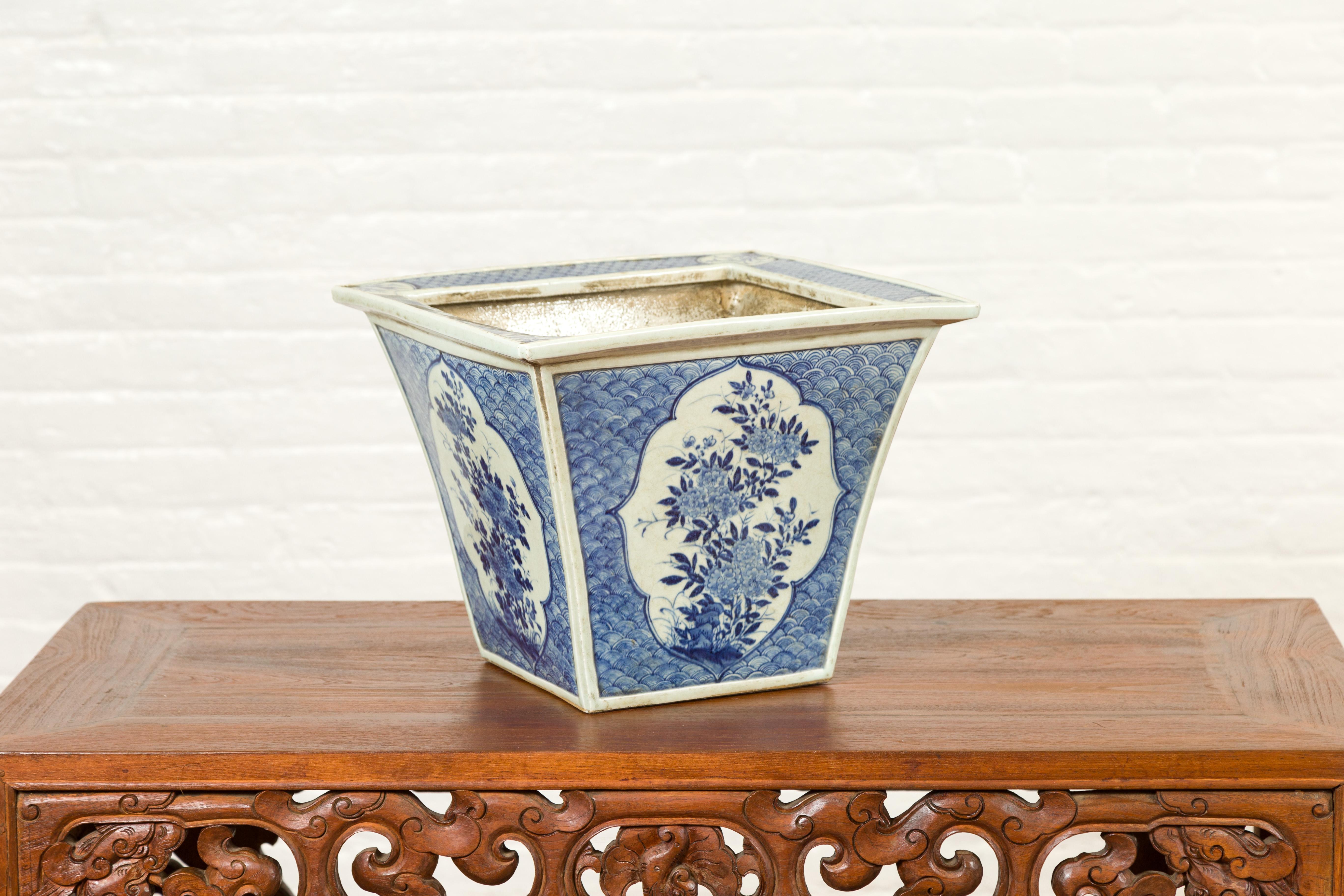 Chinese 19th Century Qing Dynasty Blue and White Planter with Floral Décor 6
