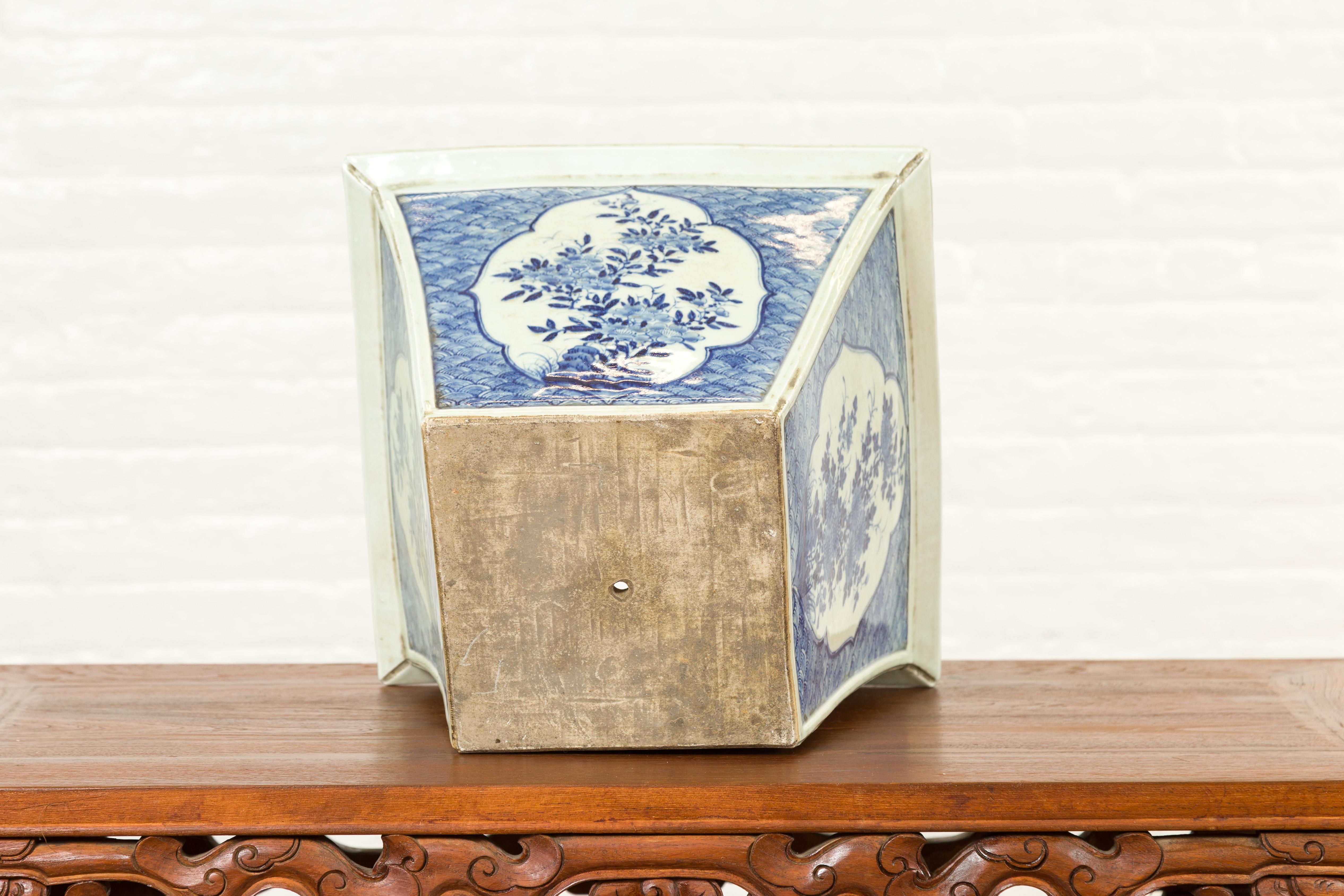 Chinese 19th Century Qing Dynasty Blue and White Planter with Floral Décor 9
