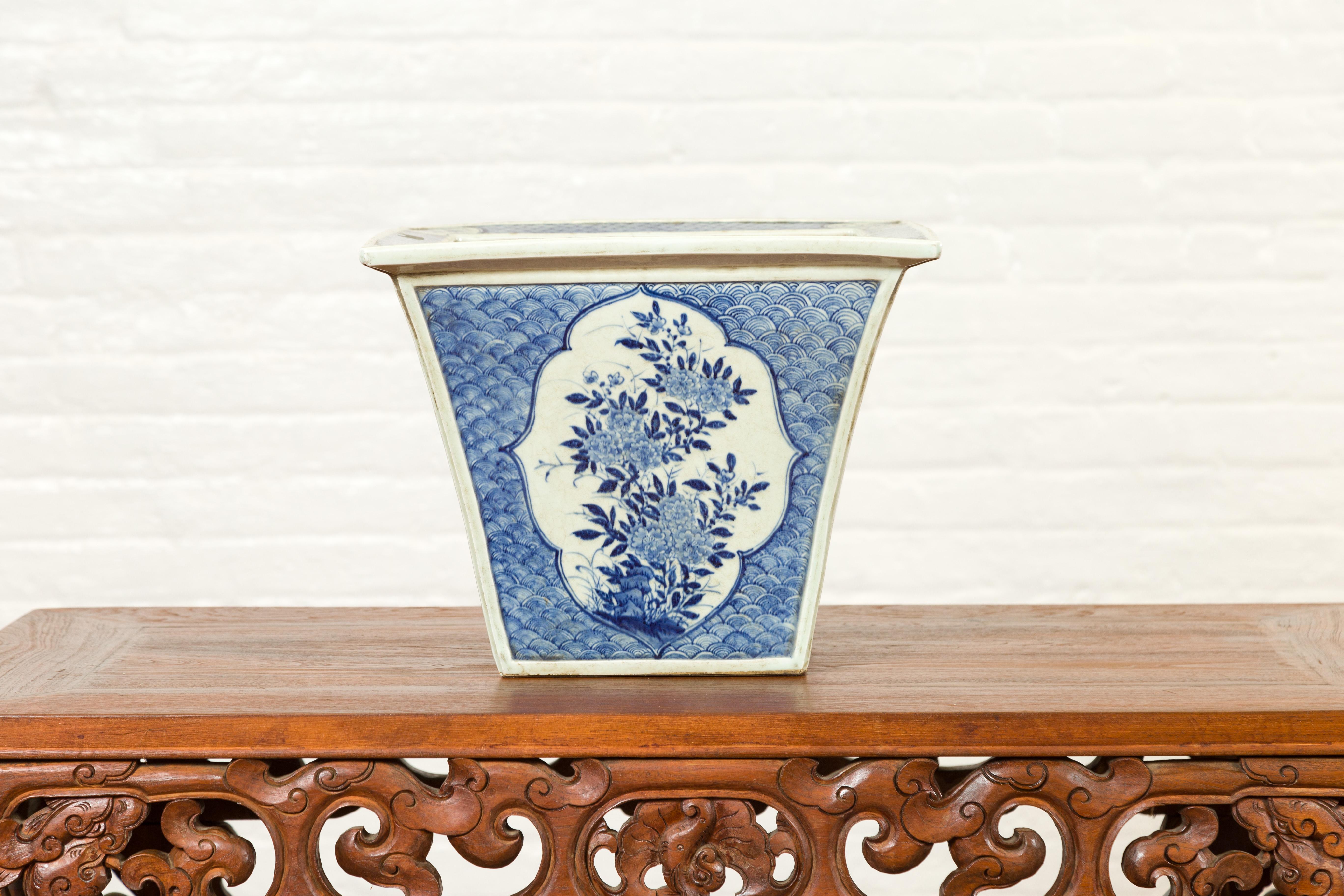 Chinese 19th Century Qing Dynasty Blue and White Planter with Floral Décor 2