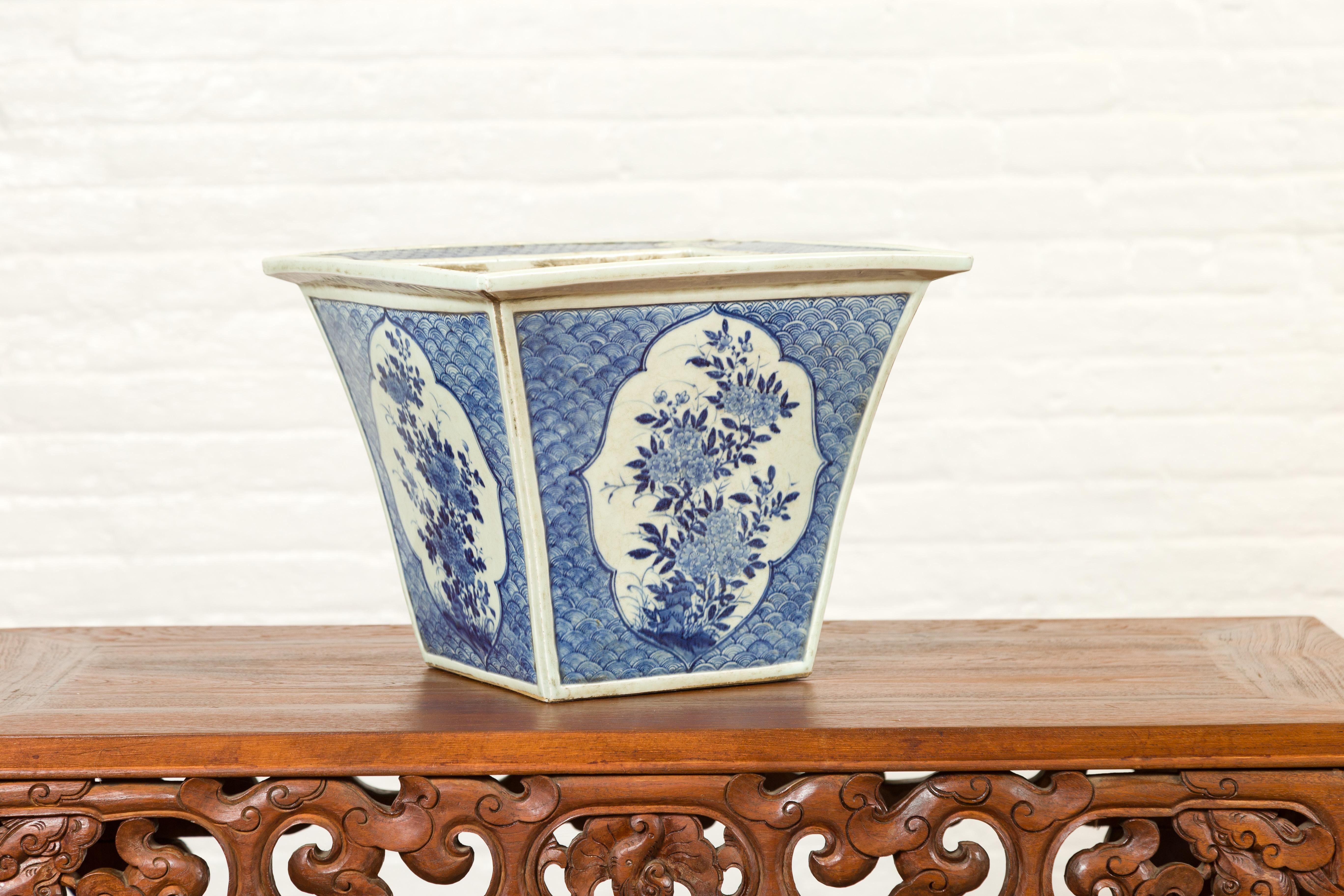 Chinese 19th Century Qing Dynasty Blue and White Planter with Floral Décor 3