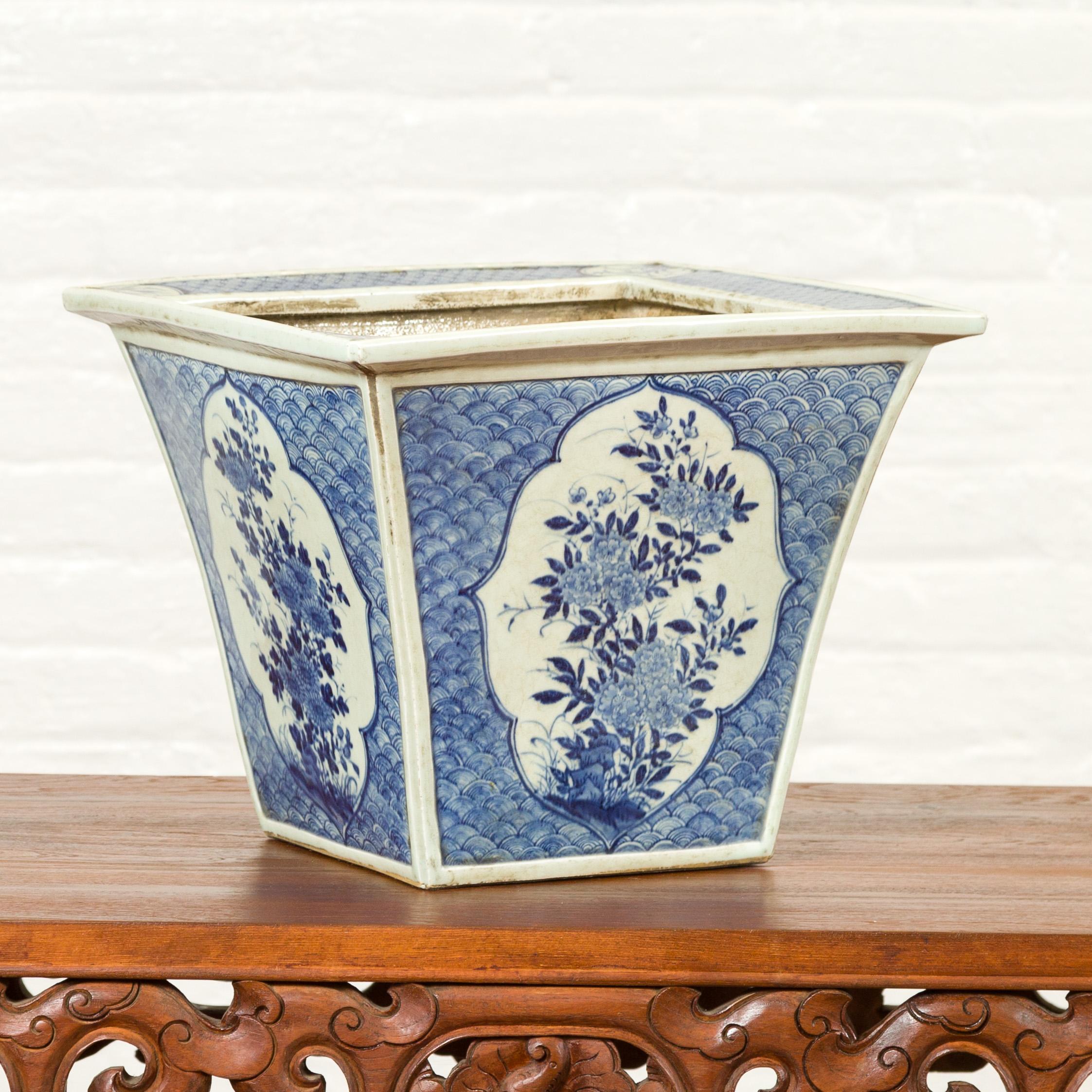 Chinese 19th Century Qing Dynasty Blue and White Planter with Floral Décor 4