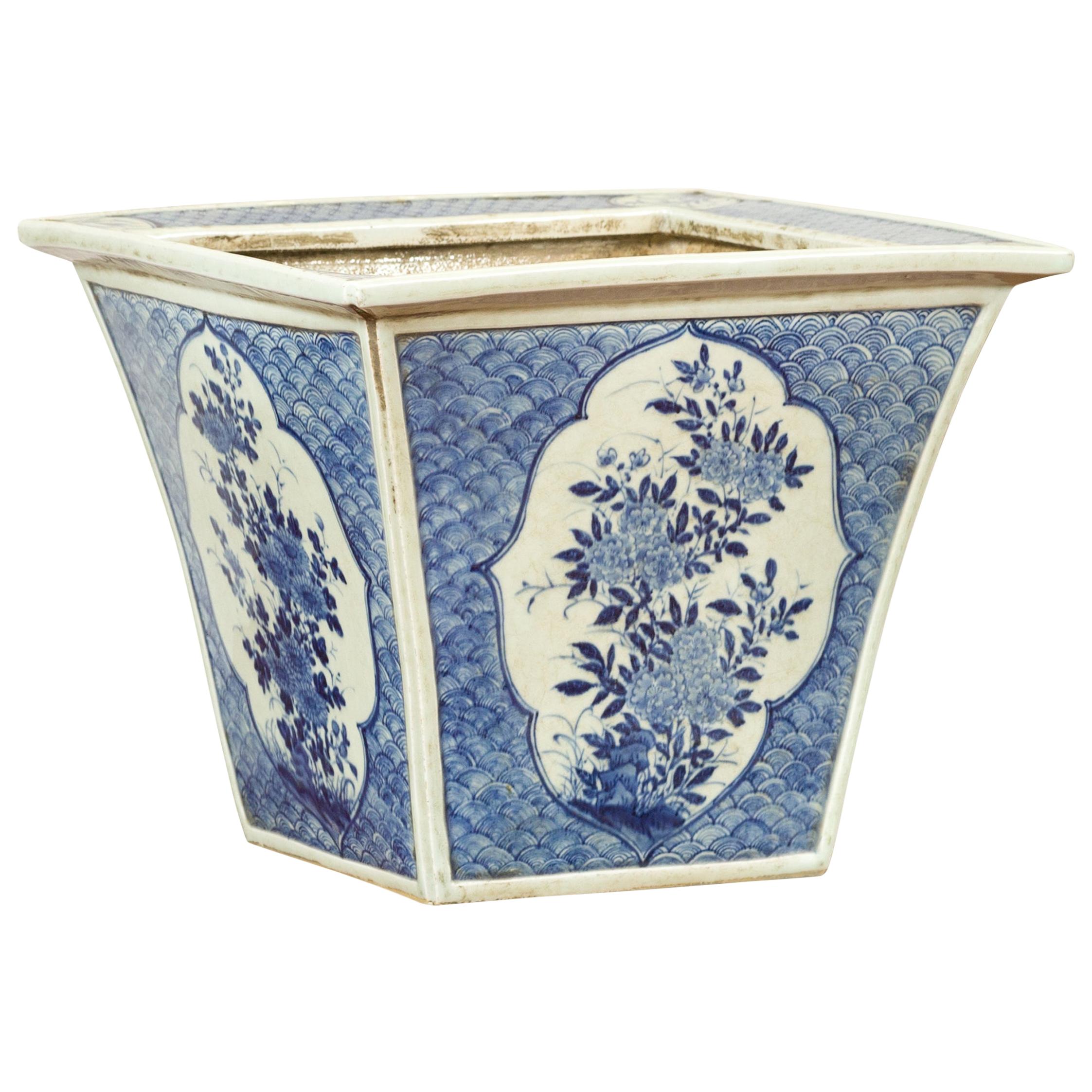 Chinese 19th Century Qing Dynasty Blue and White Planter with Floral Décor