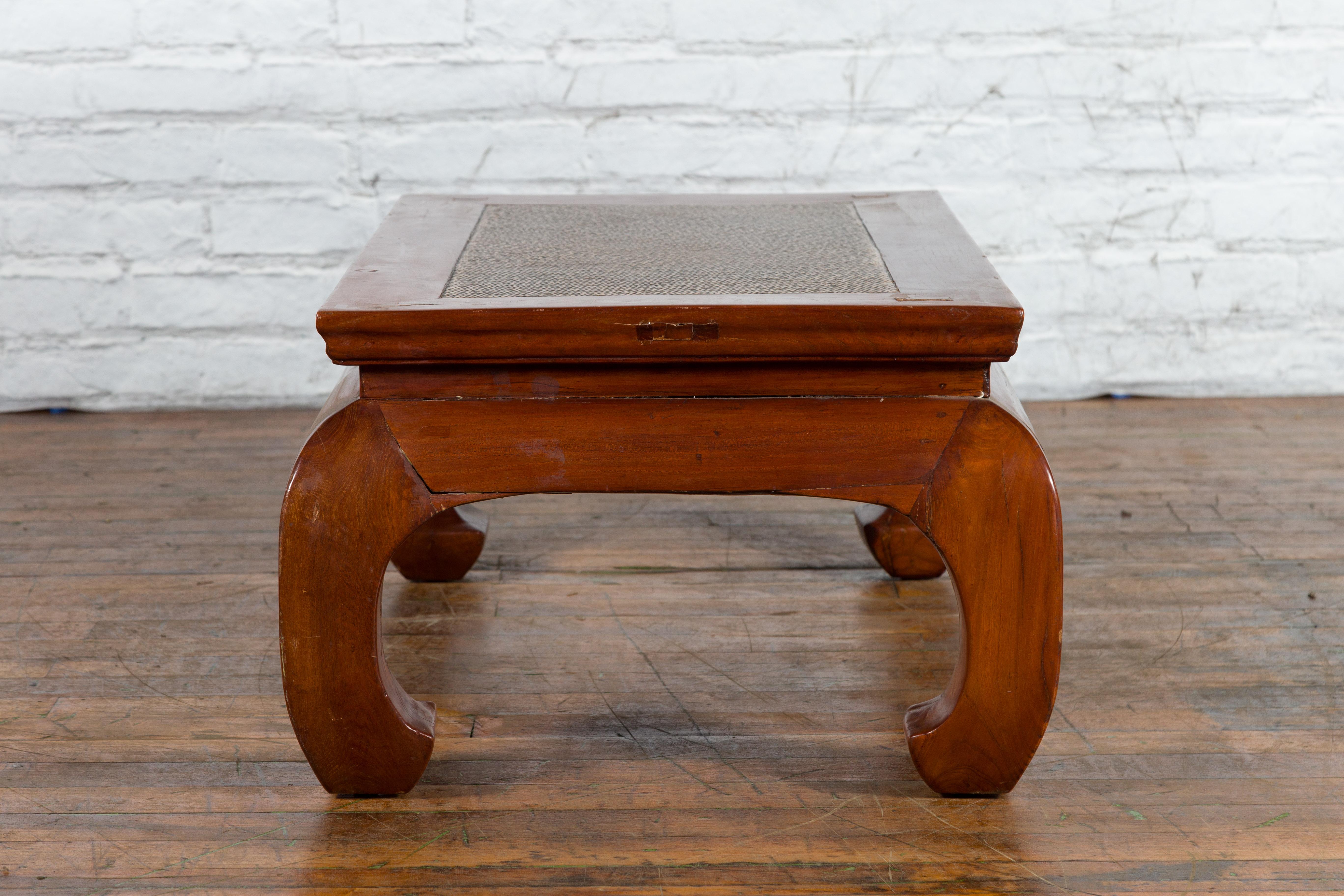 Chinese 19th Century Qing Dynasty Coffee Table with Rattan Top and Chow Legs For Sale 11